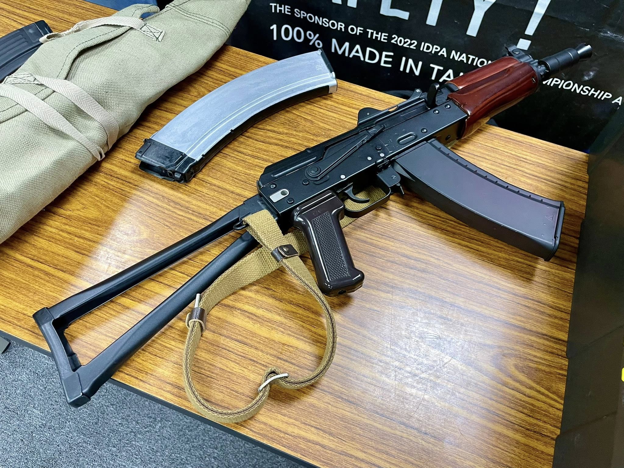 Gazowa replika AKS-74U i MP 443 Grach od Vega Force Company