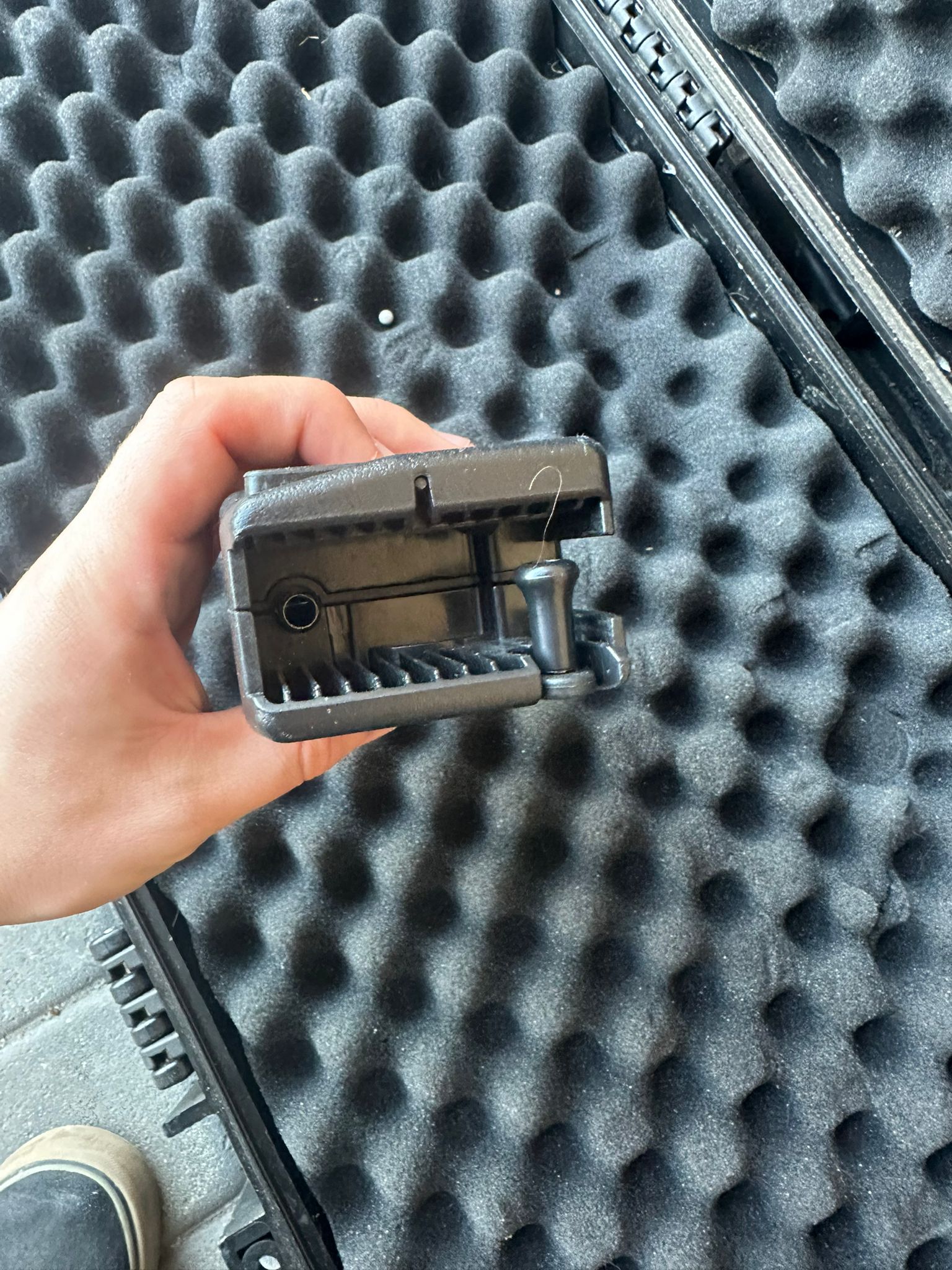 MAGAZYNKI I SZYBKOŁADOWARKA