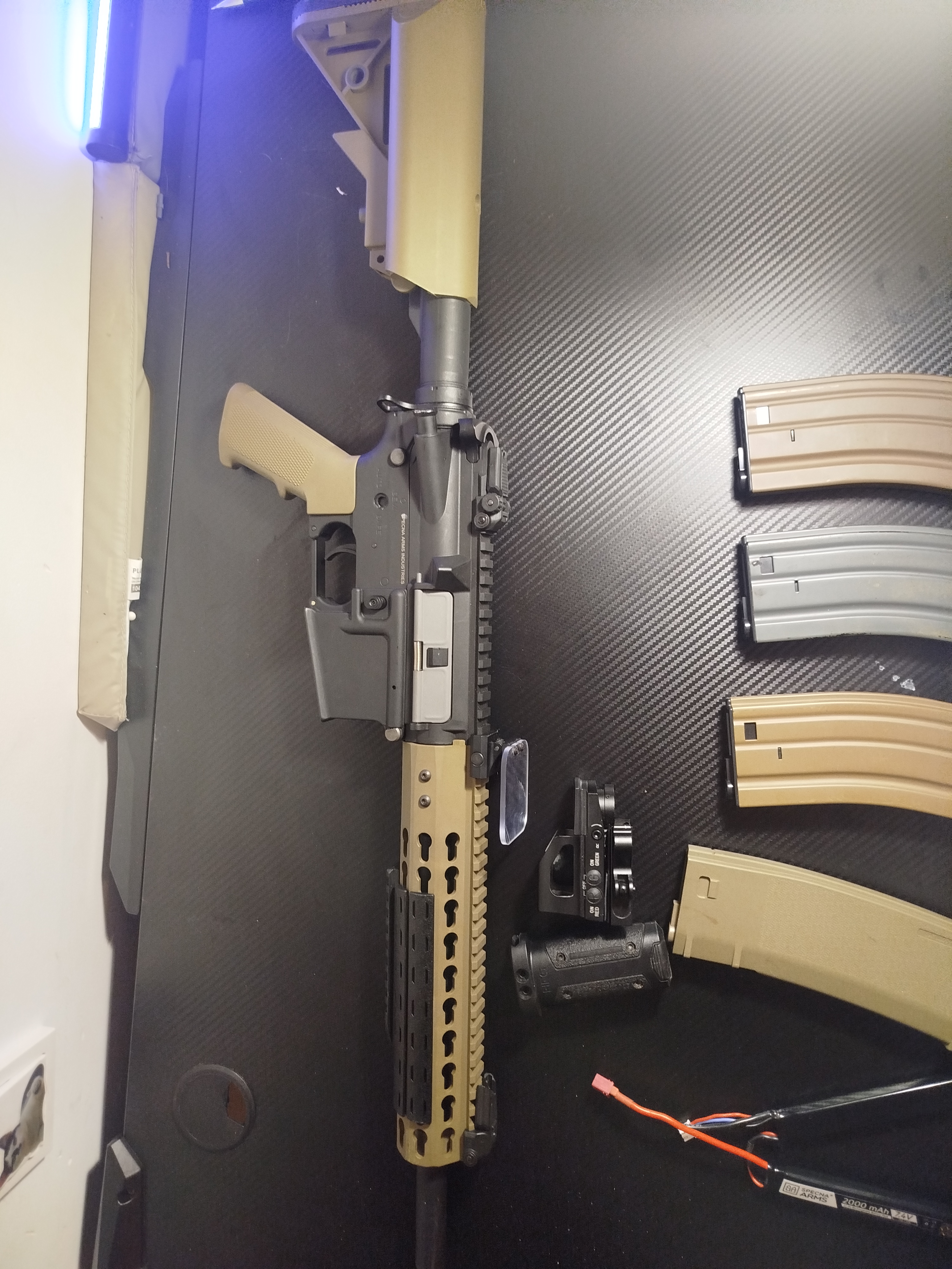 Zestaw: Mk 15, 4 magazynki, kolimator, uchwyt pionowy, osłona kolimatora, bateria lipo