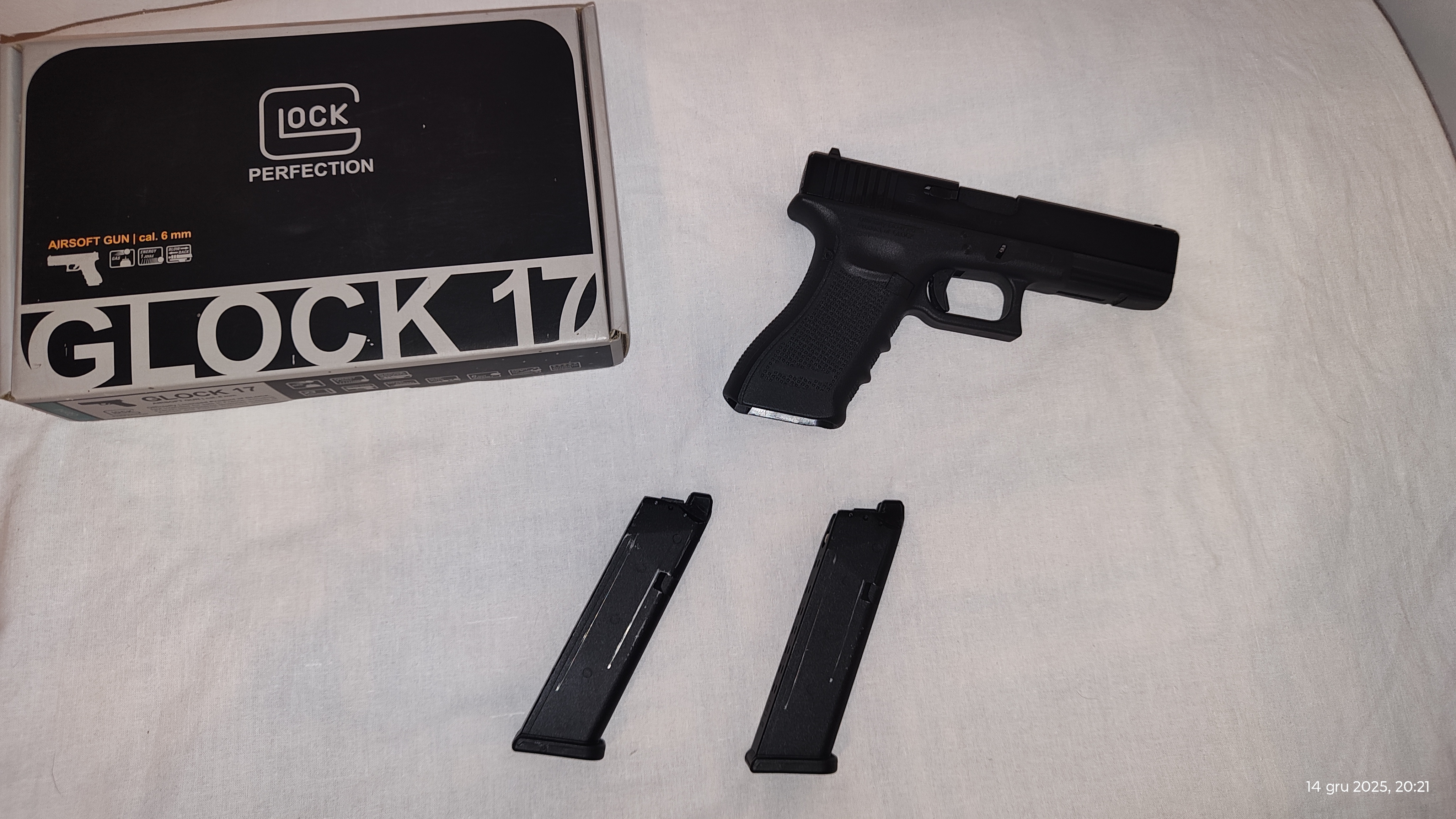 Glock 17 gen4 AIRSOFT GUN + 2mag + gaz + kulki.