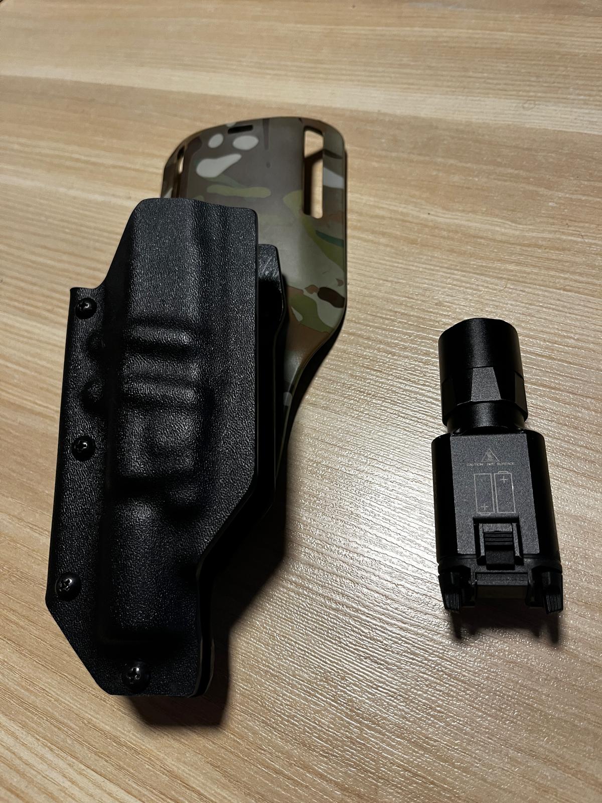 Latarka SF X300 + dedykowana kabura kydex