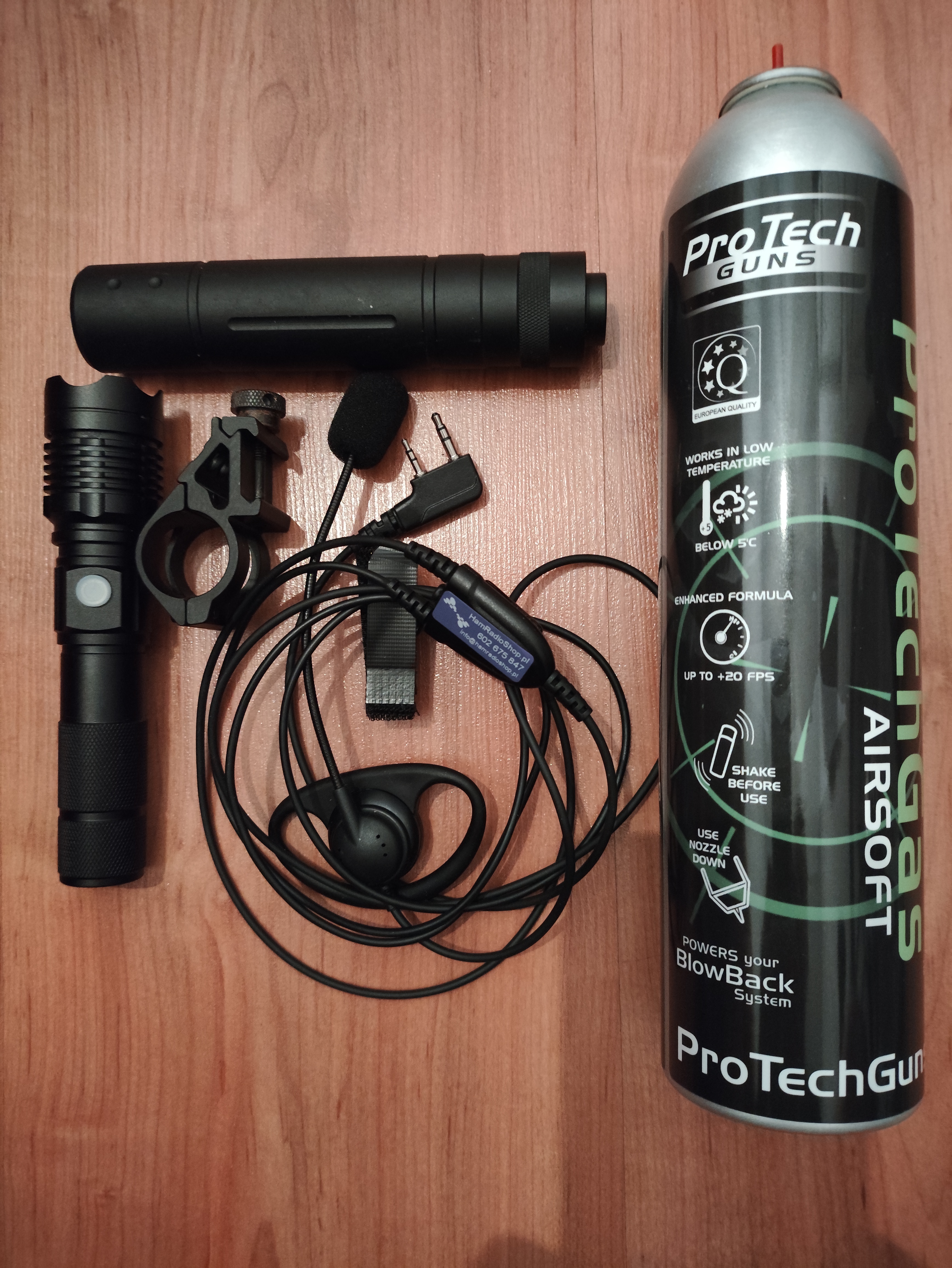 Słuchawka PTT, tłumik dźwięku, latarka, montaż, green gas