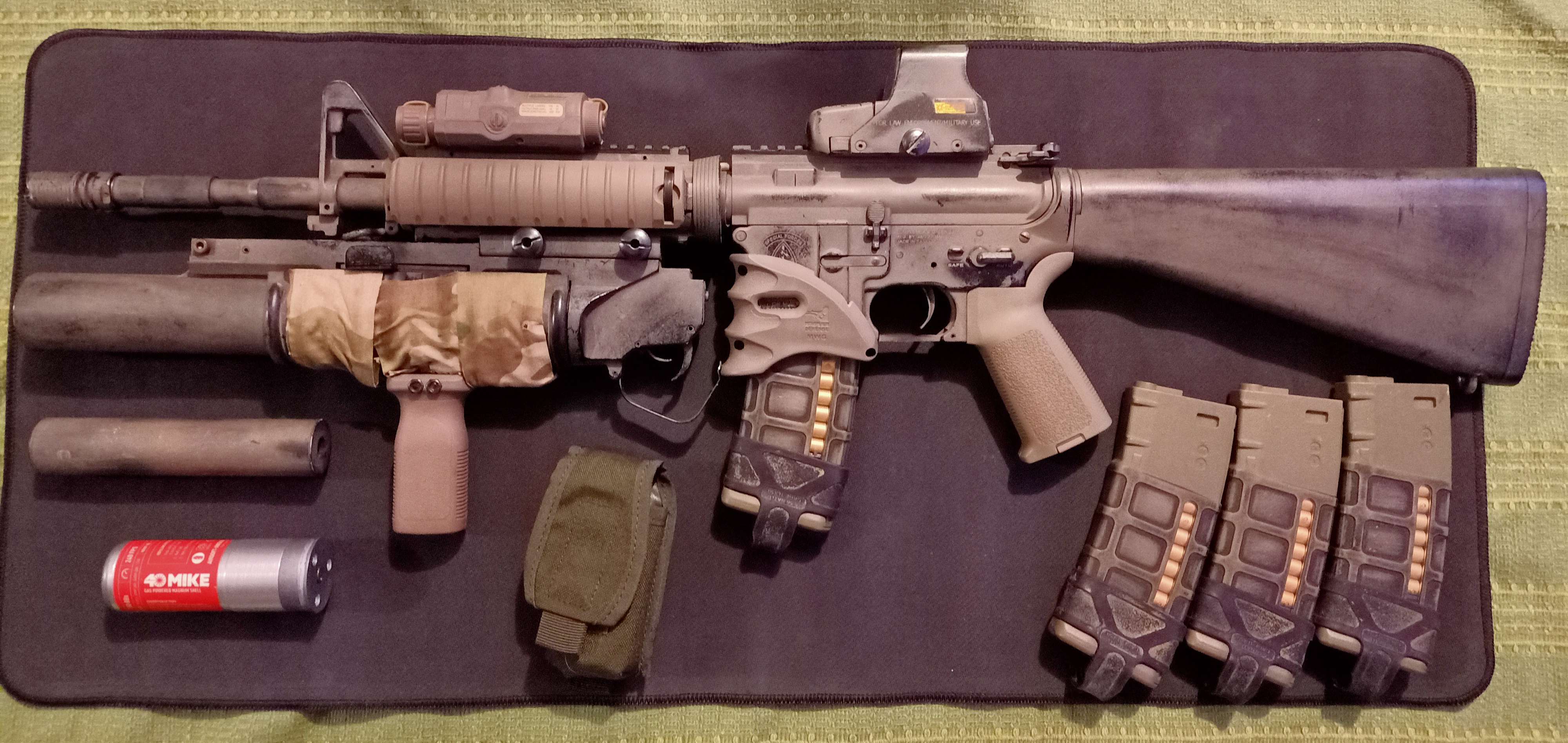 Replika M4 G&G ze stałą kolbą, granatnik M203, replika EOTech, tłumik, AN/PEQ-15, magi Magpul