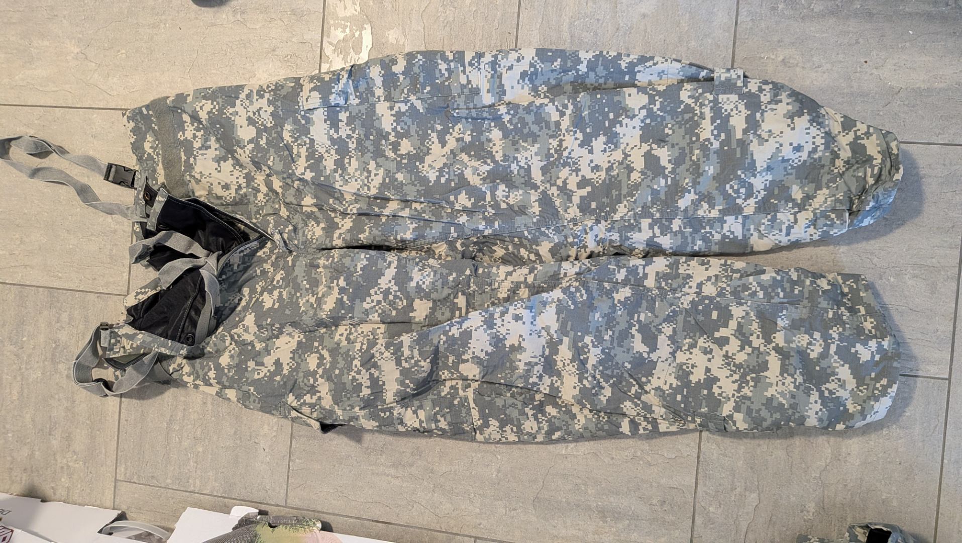 Zestaw: US Army UCP Ch3mical Protective NFR