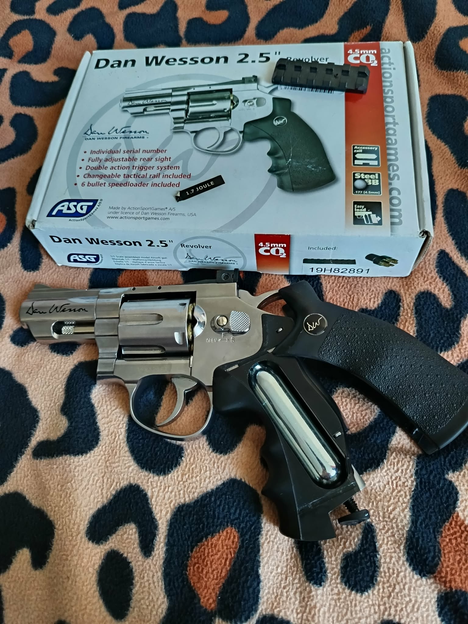 Rewolwer Dan Wesson 2.5