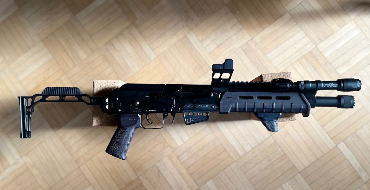 SAIGA 12k Marui magpull