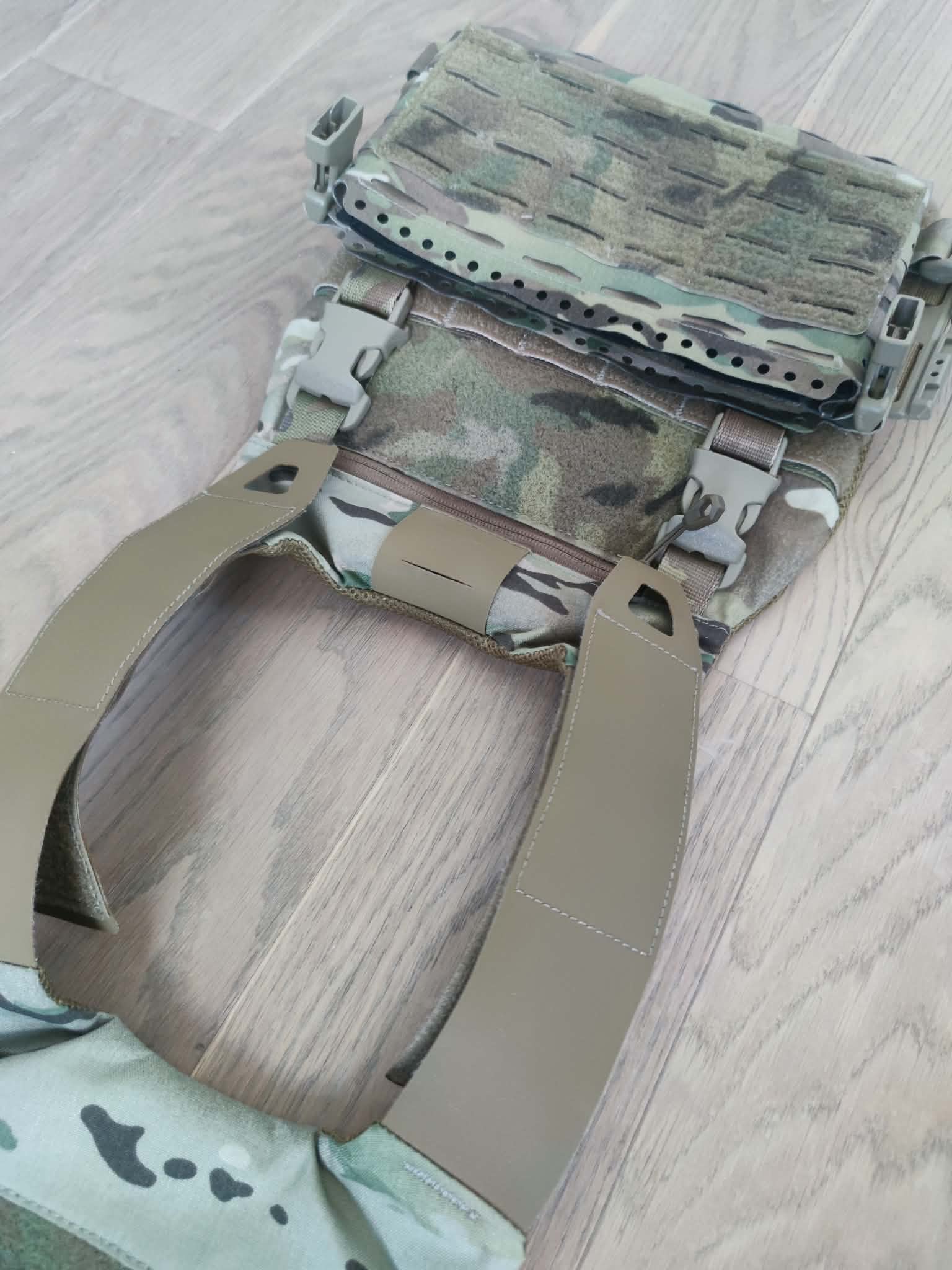 Niskoprofilowa Kamizelka Ape Force Gear FCSK 2.0 MC z insertami oraz front flapem też od Ape Force gear