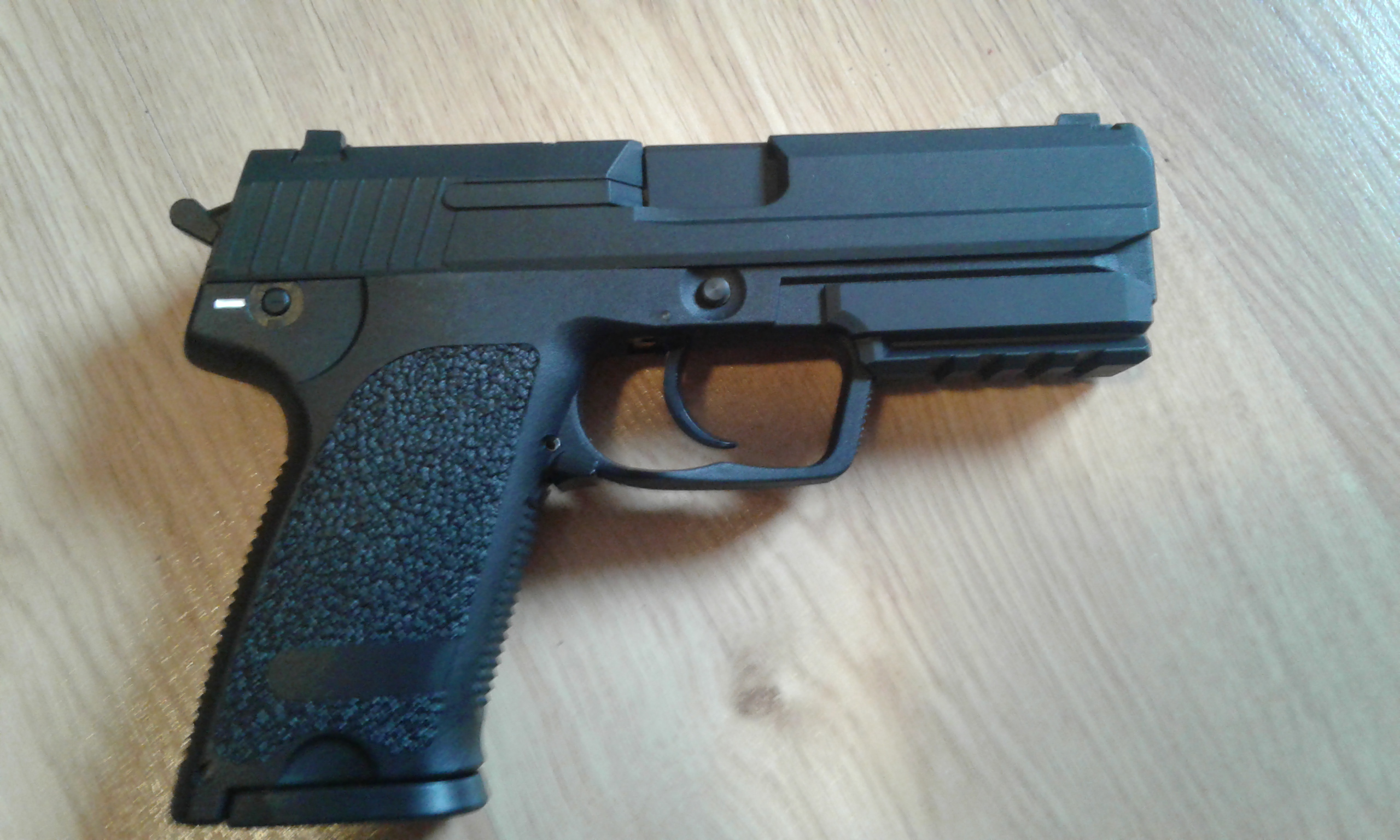 HK USP, SR,C jak NOWA