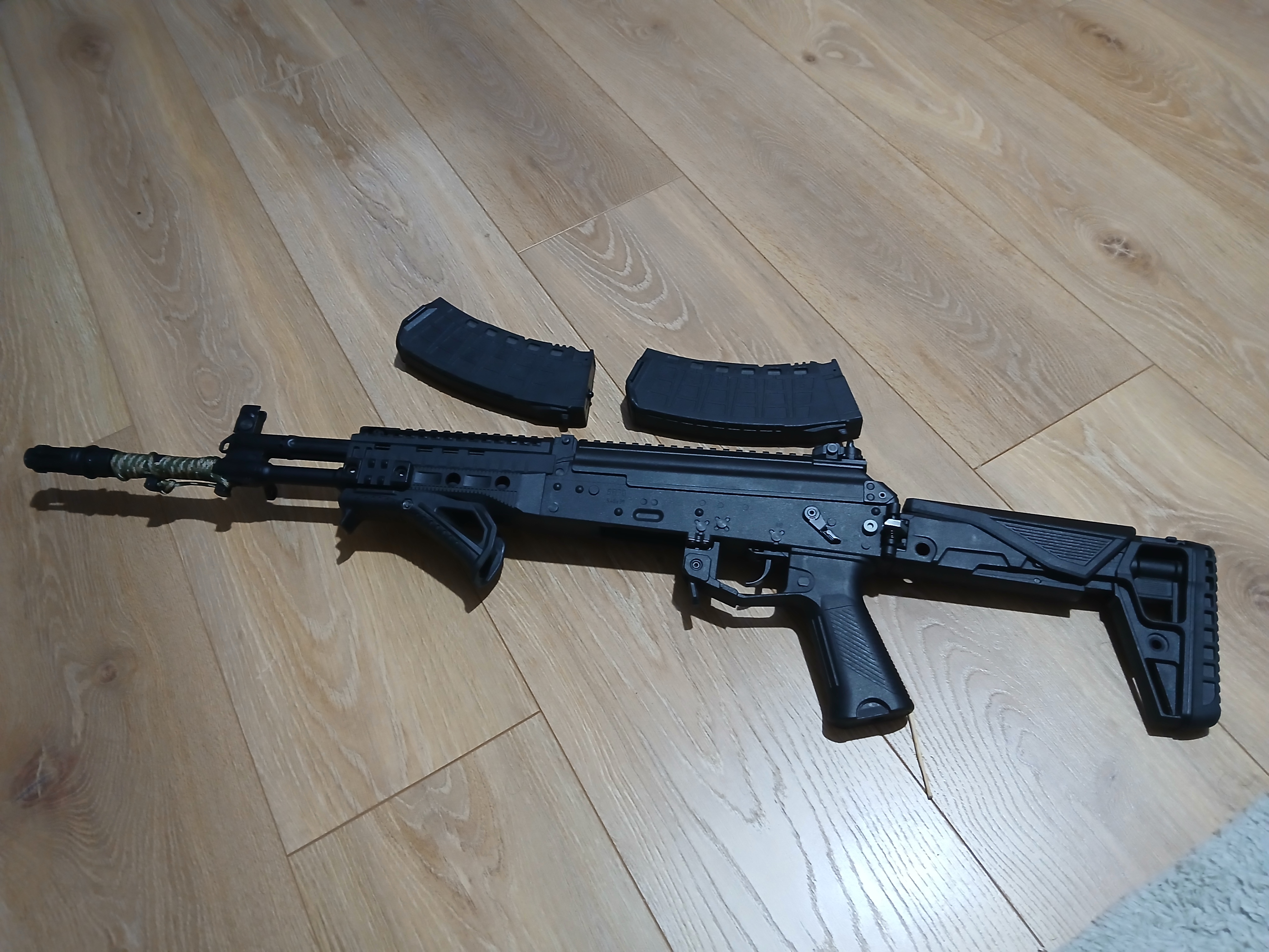 WE09 replika karabinu szturmowego [WELL PRO]