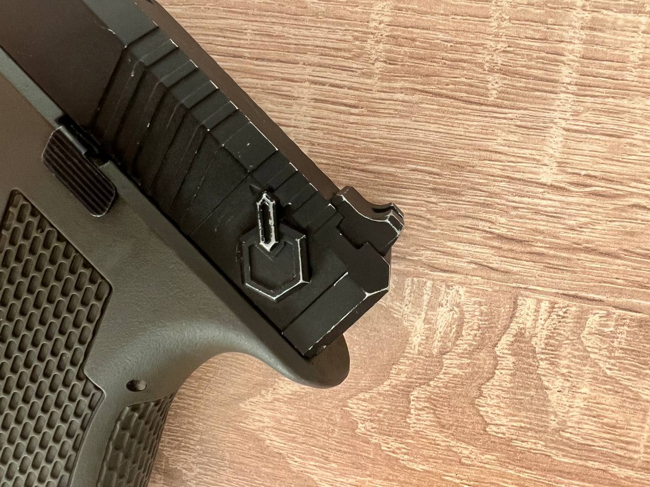 ASG Novritsch SSP18 Green Gas / CO2 + 4 magazynki + gaz + smycz
