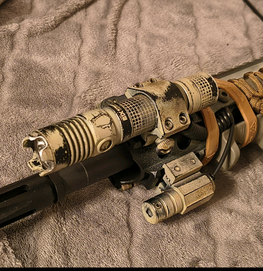 Latarka Olight 1000LM ris