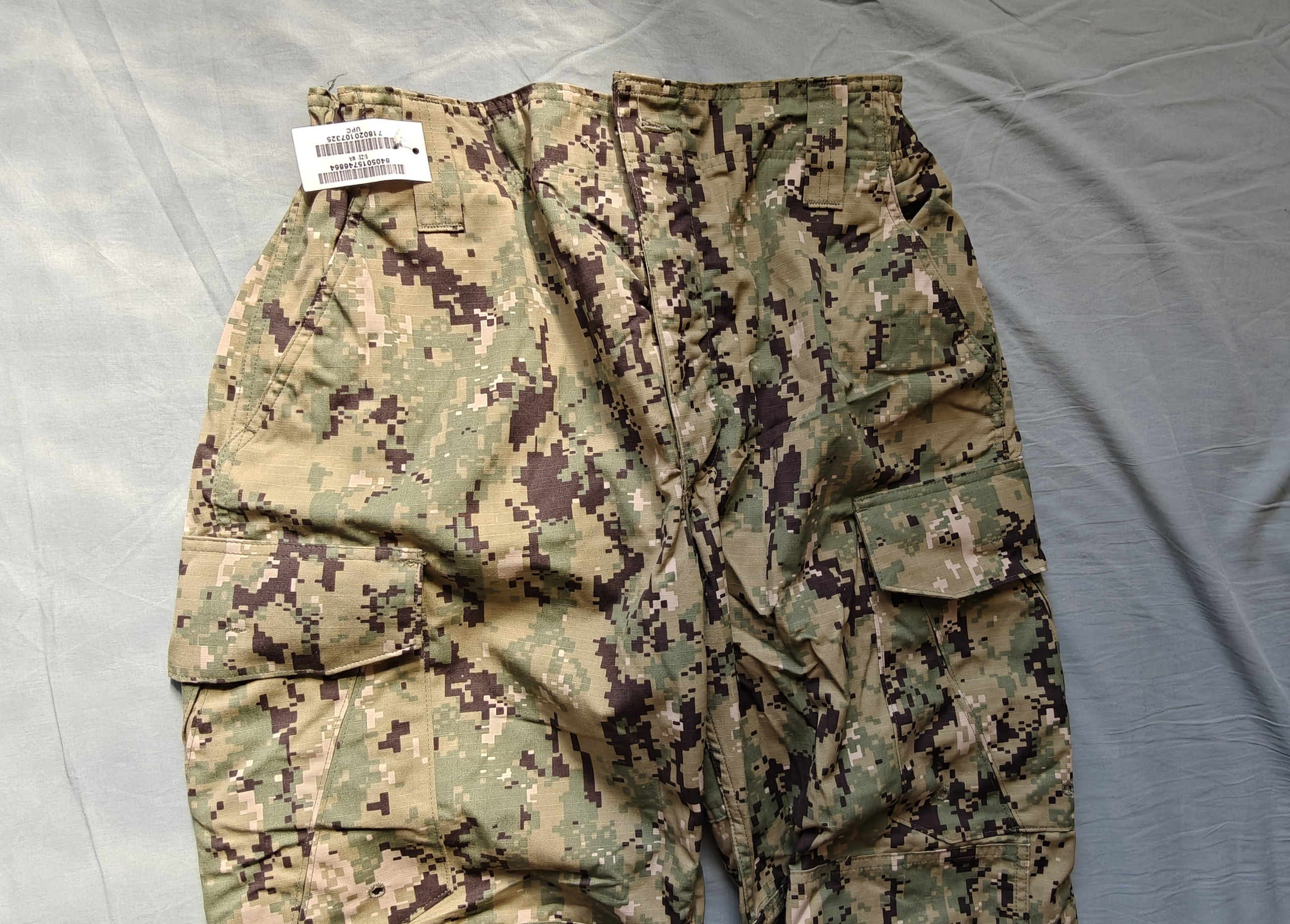 NOWE Spodnie US NAVY TYPE III AOR2 M-R