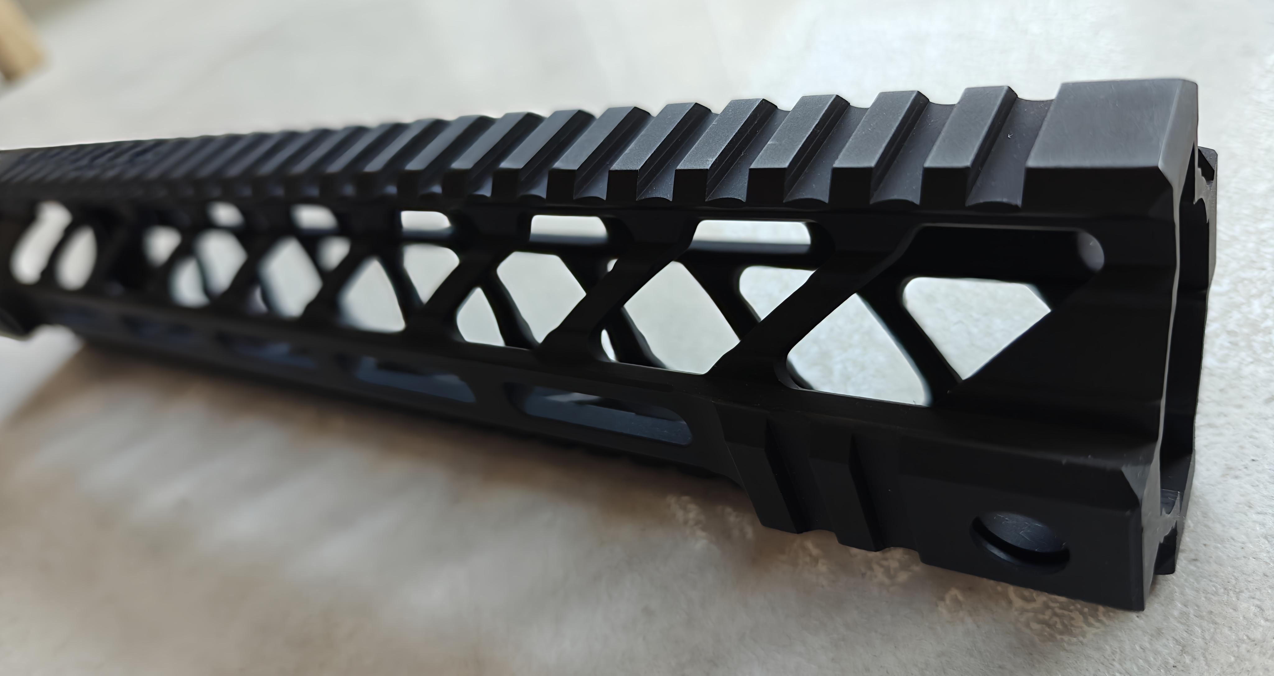 Nowy front, handguard CNC Mlok, RIS
