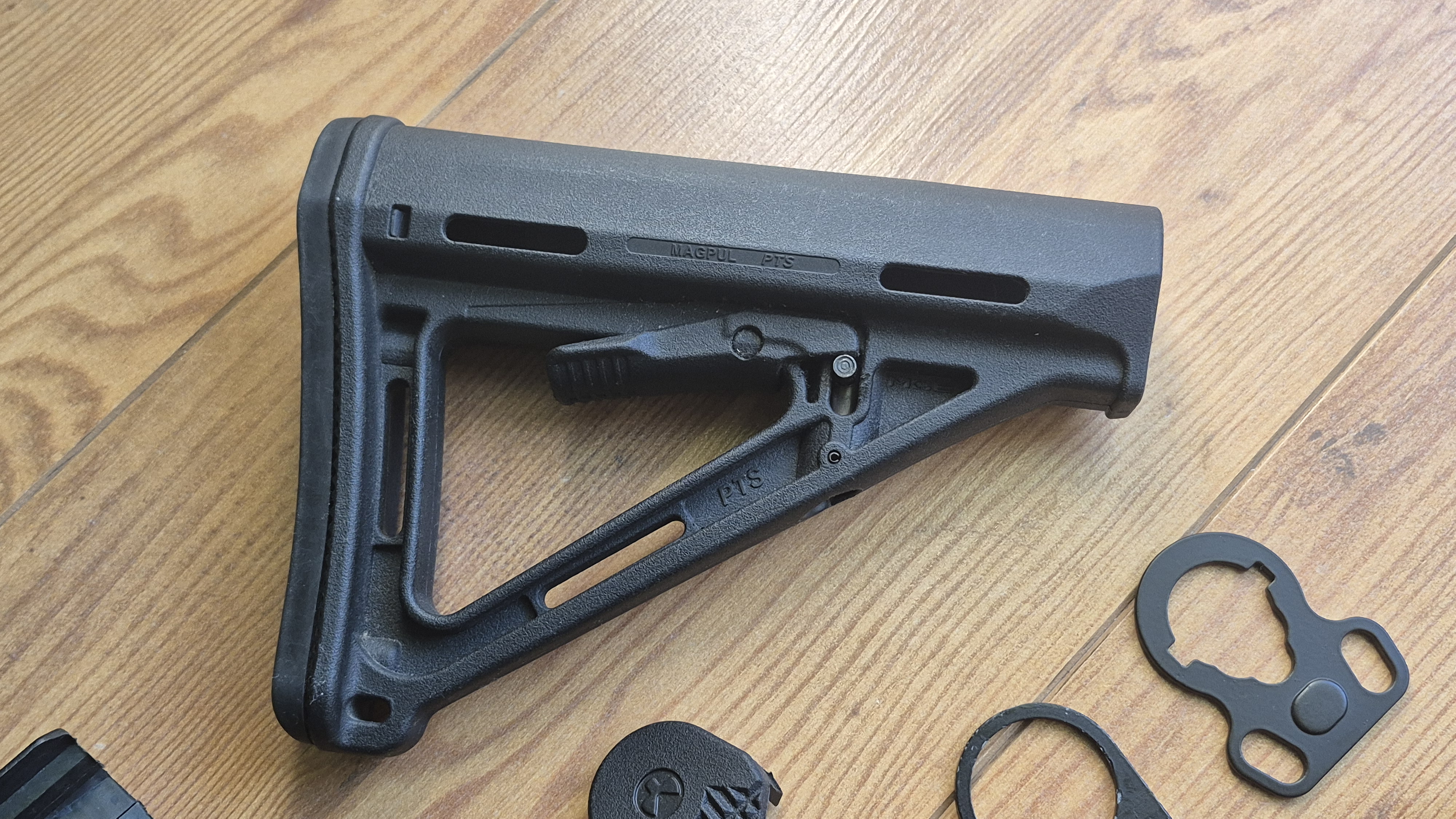 kolba magpul, chwyt, przejściówka, end plate i inne części