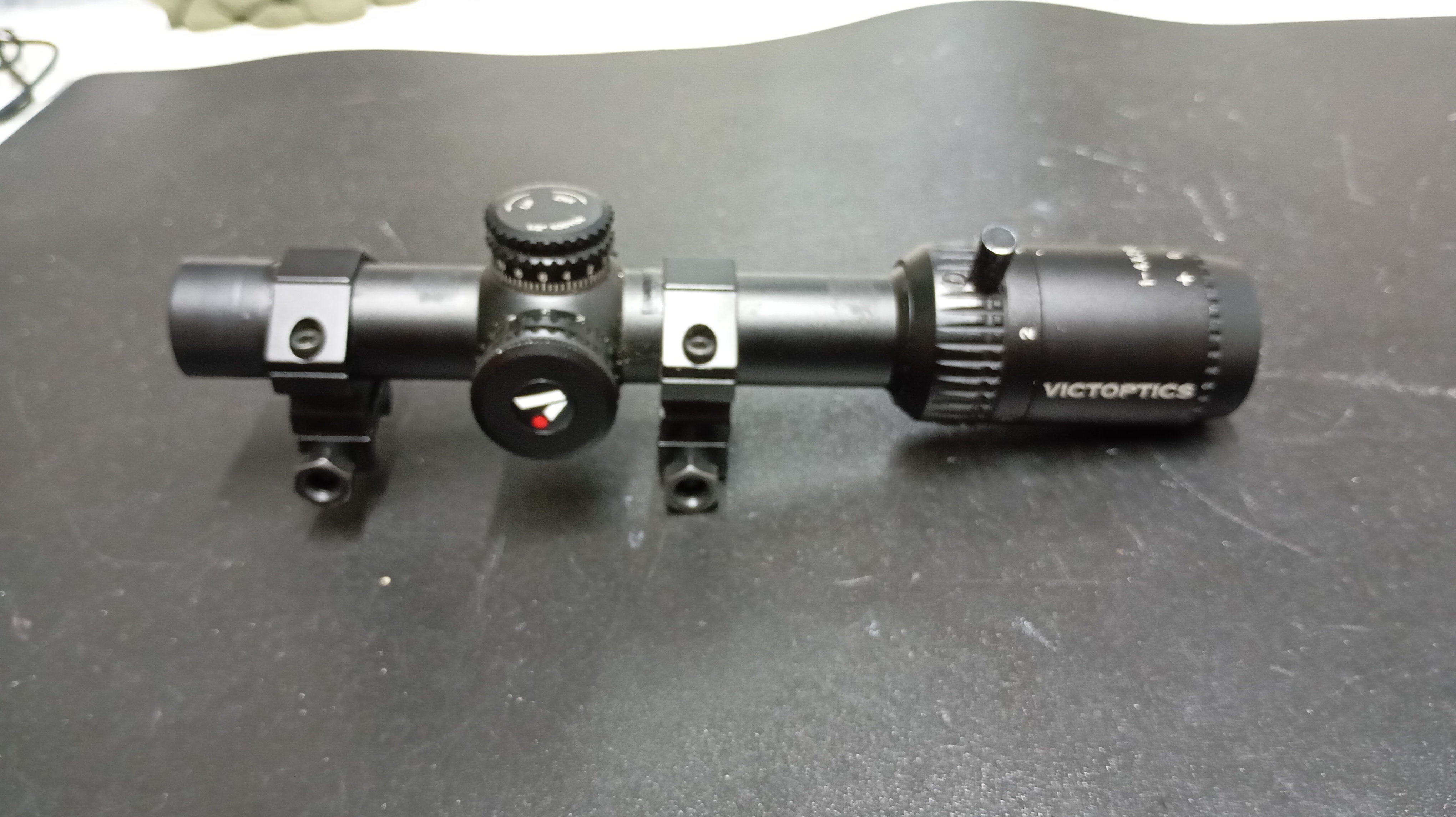 Luneta biegowa 1-4x20IR Victoptics z podświetleniem.
