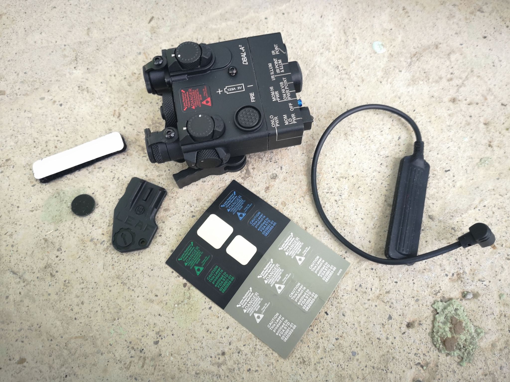 DBAL-A2 latarka, czerwony laser WADSN