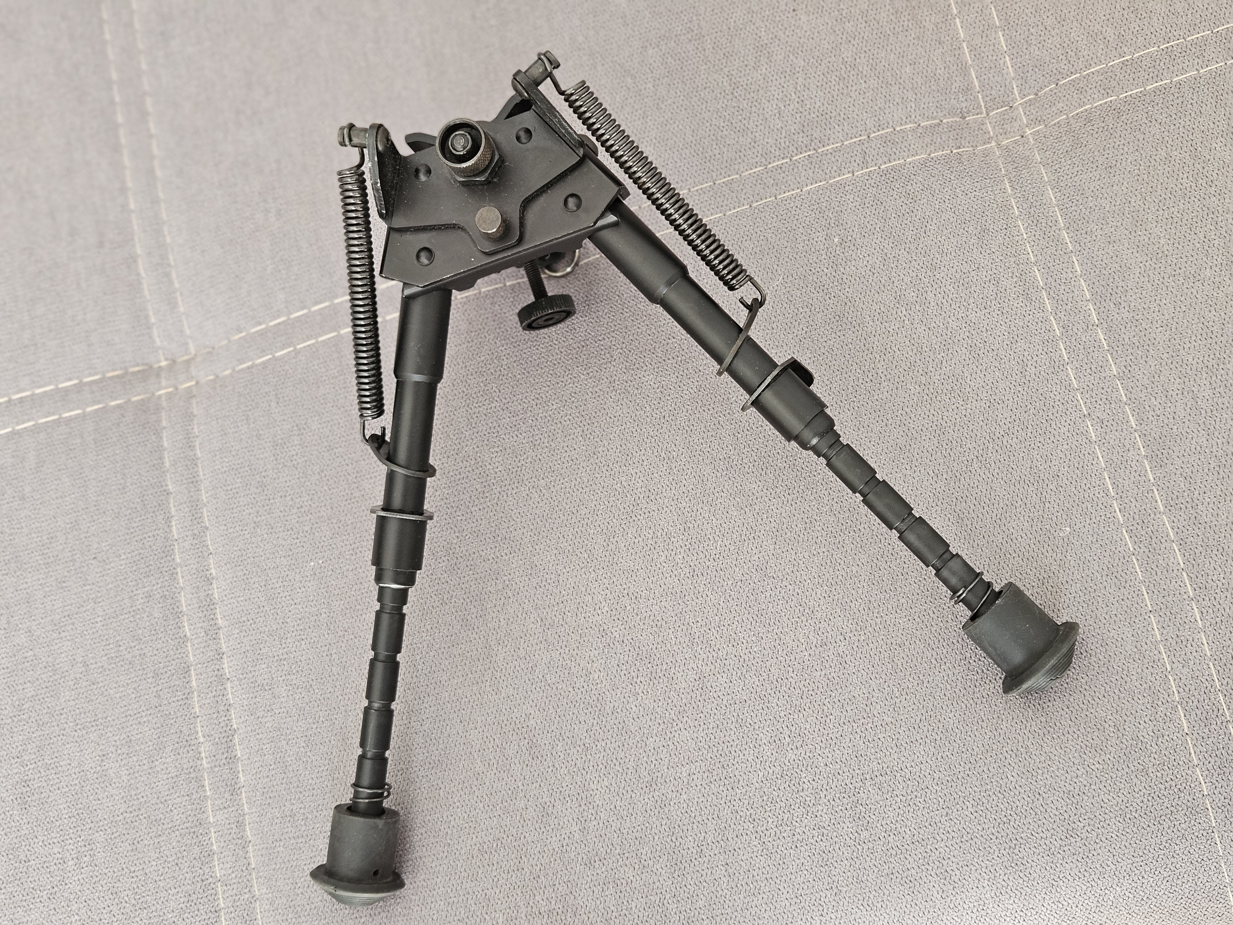 Dwójnóg bipod Novritsch V1 rozkładany, adapter na szynę 22mm