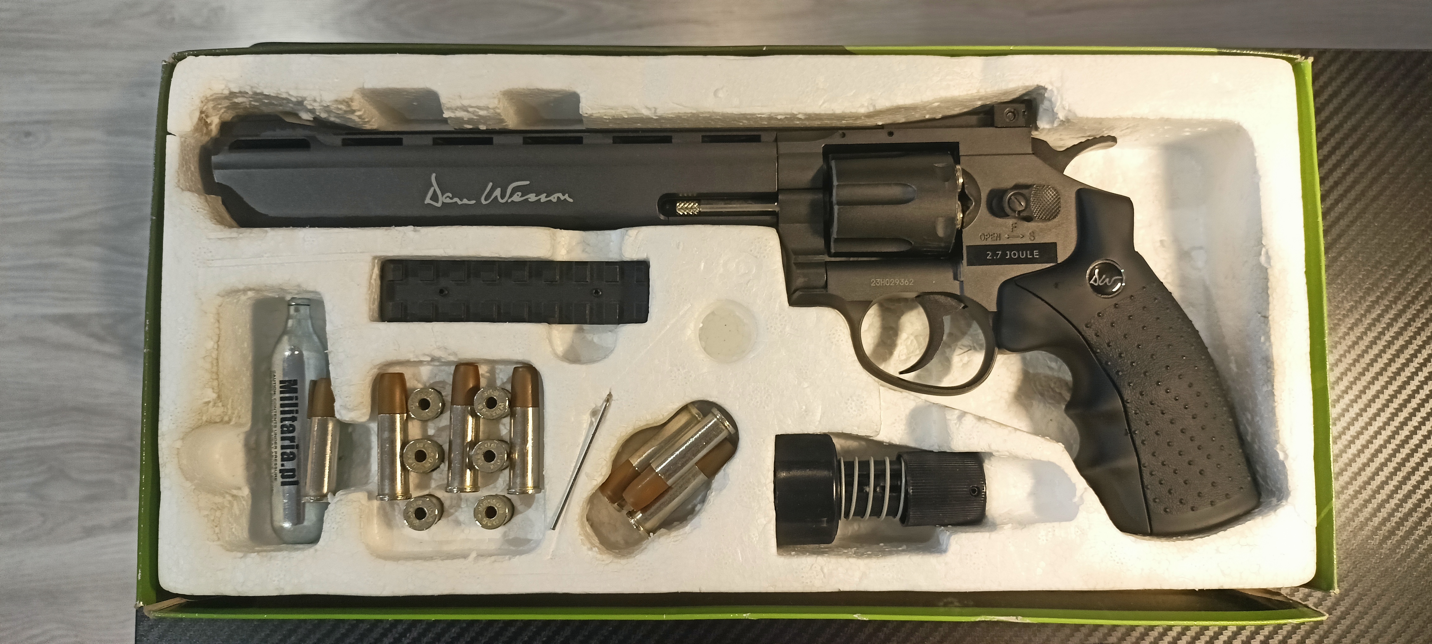Rewolwer dan wesson 8 Grey