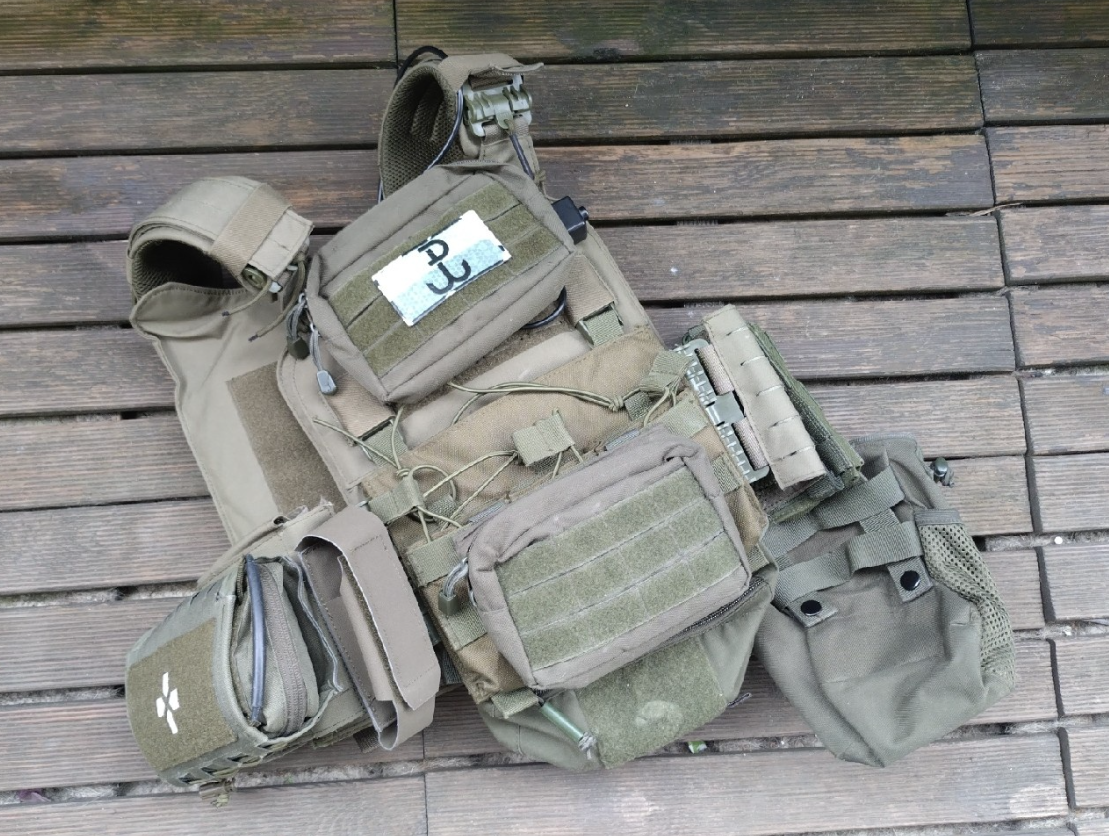 Kamizelka Yakeda z ładownicami (Plate Carrier)