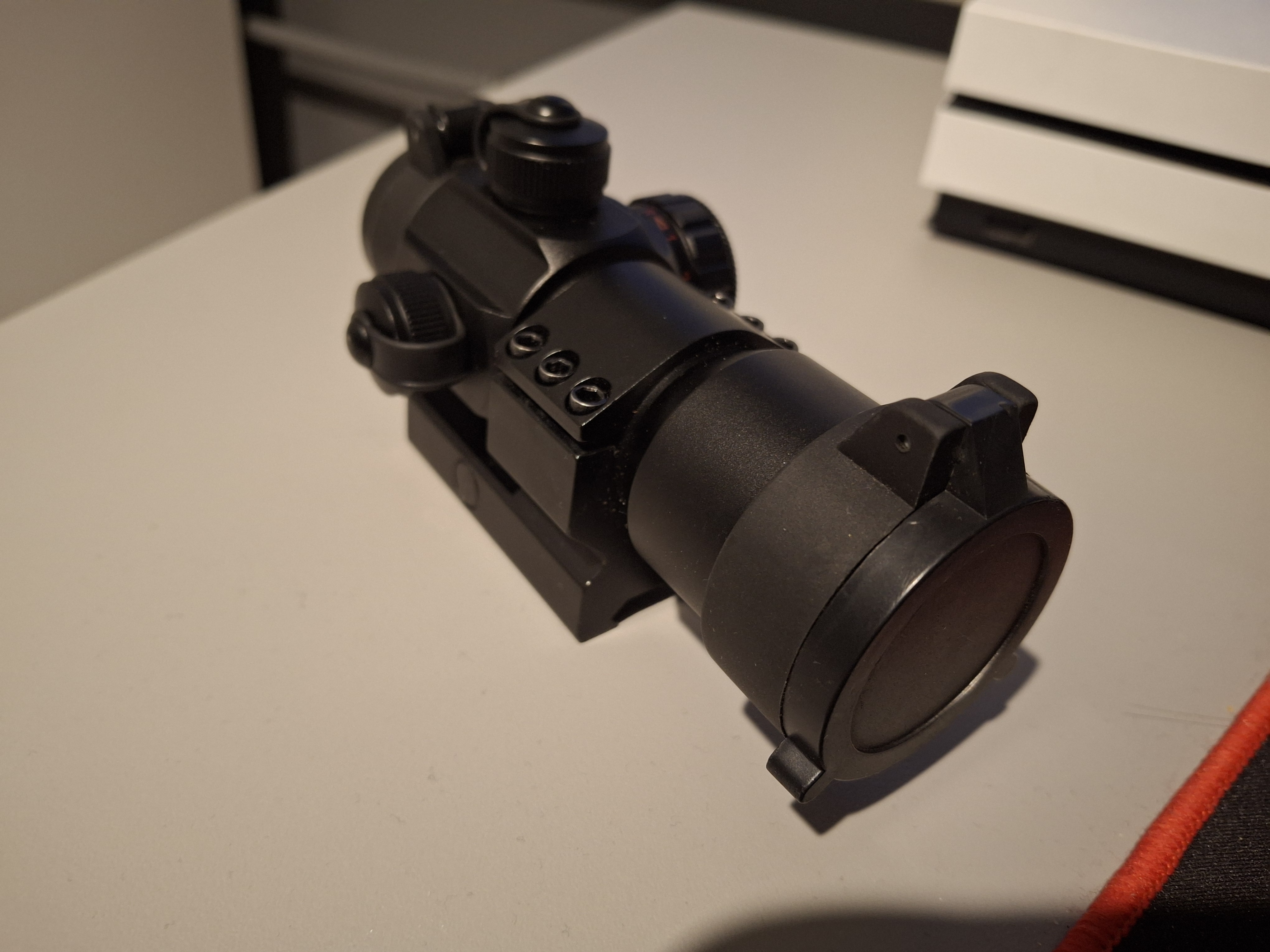 Bardzo dobry stan. Standard CQB Red Dot Sight with Low Mount