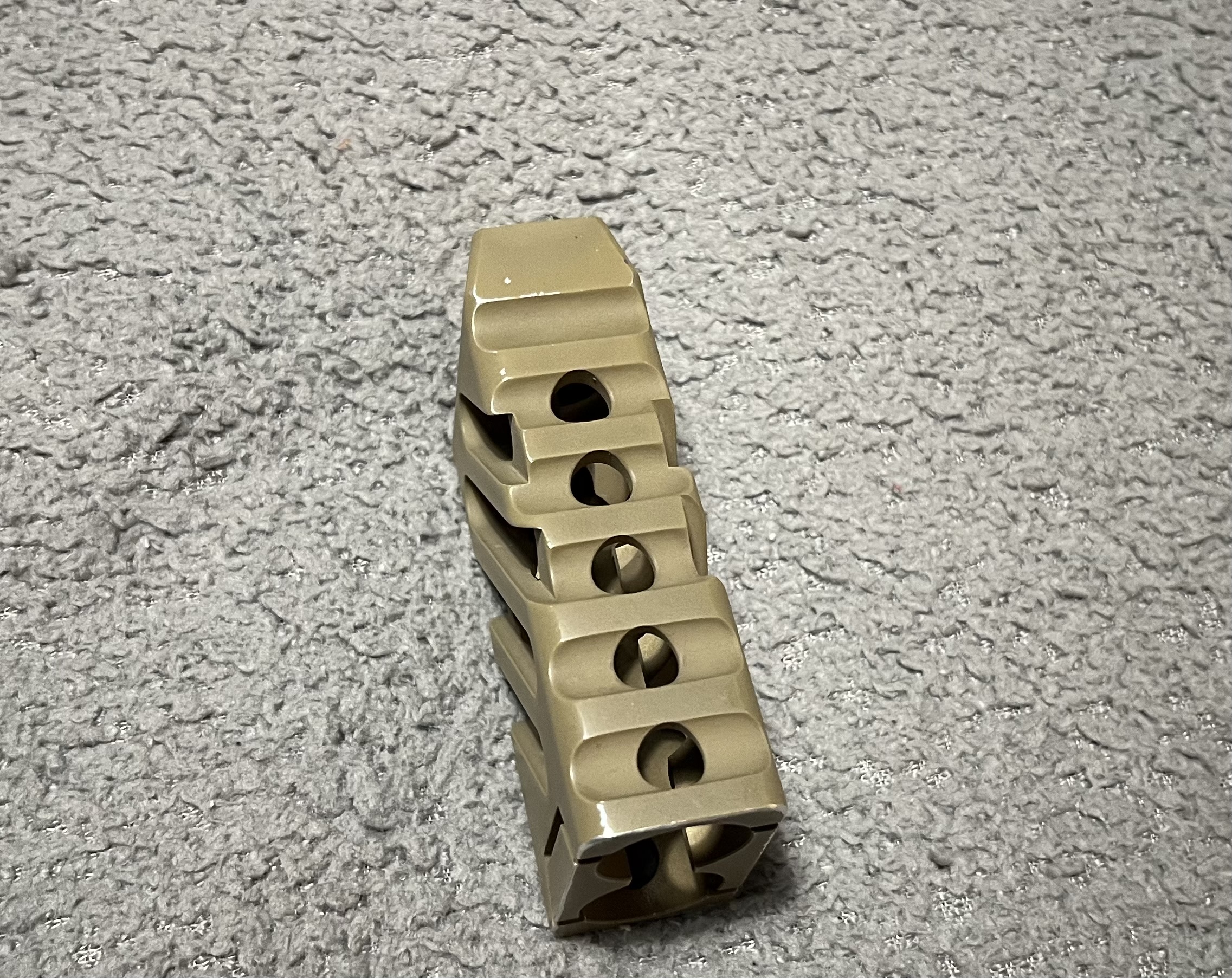 Chwyt przedni pionowy M-Lok