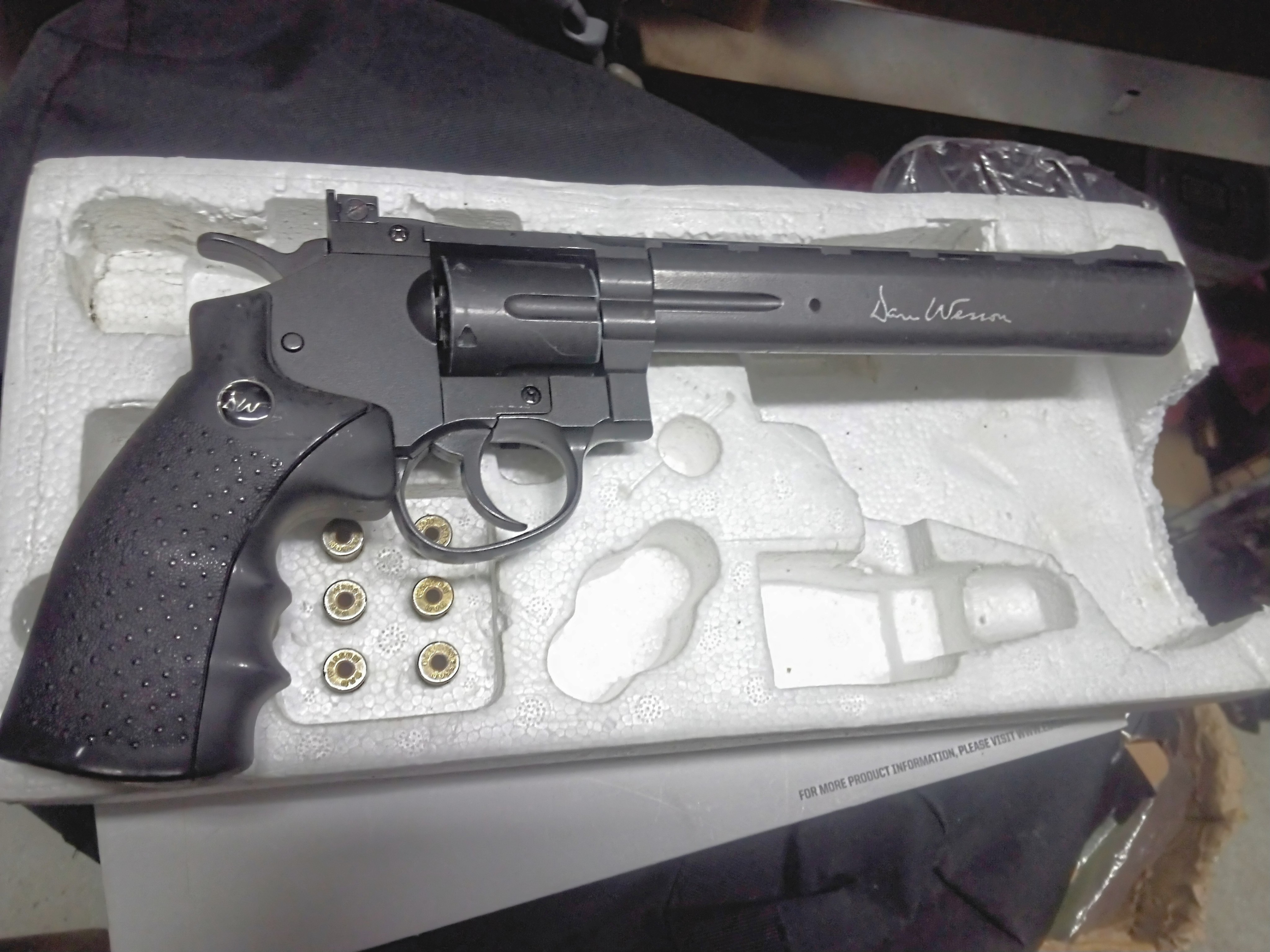 zestaw 2 x rewolwer DAN WESSON na CO2, łuski, rewolwery 6" i 8" calowe