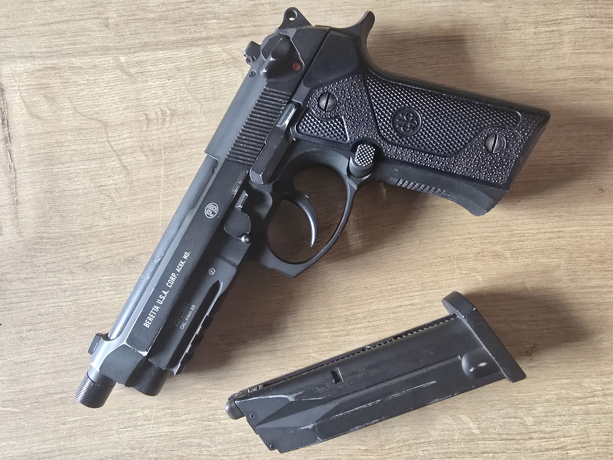 Pistolet airsoft Beretta M9A3 FM + kabura + kabura na magazynki