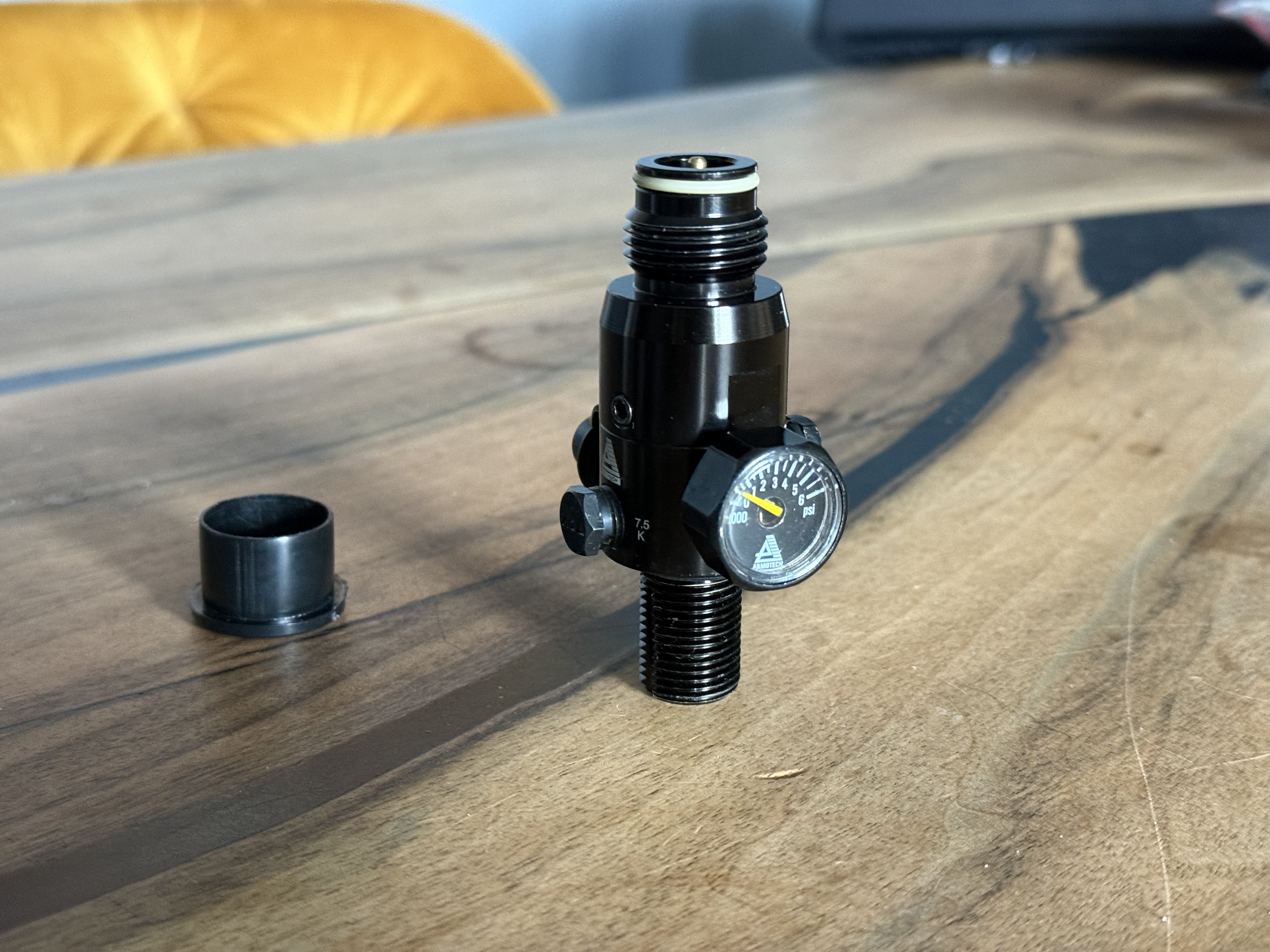 Regulator Armotech Zawór Paintball Butla 300bar 4500PSI 850PSI output