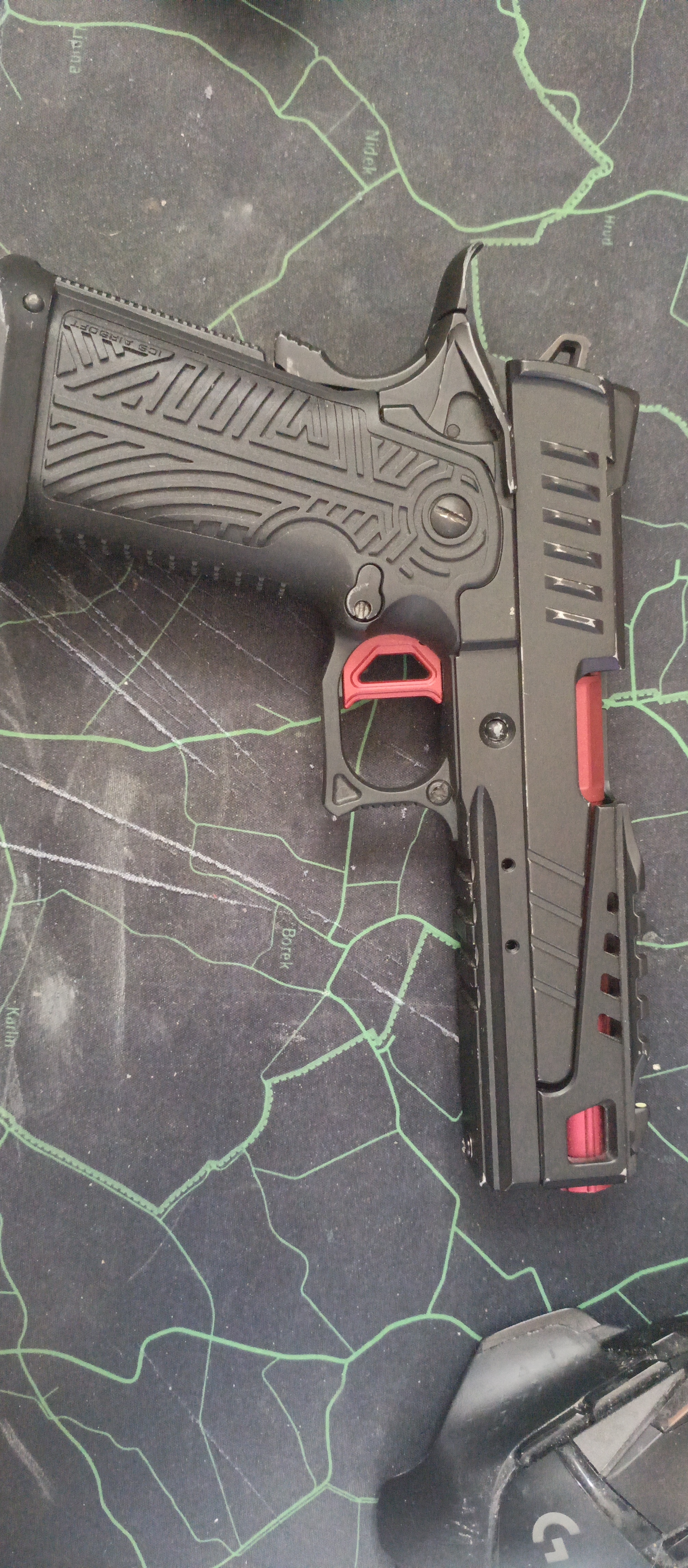 ICS Hi-capa carnotaurus + 2 magazynki CO2+ naboje CO2