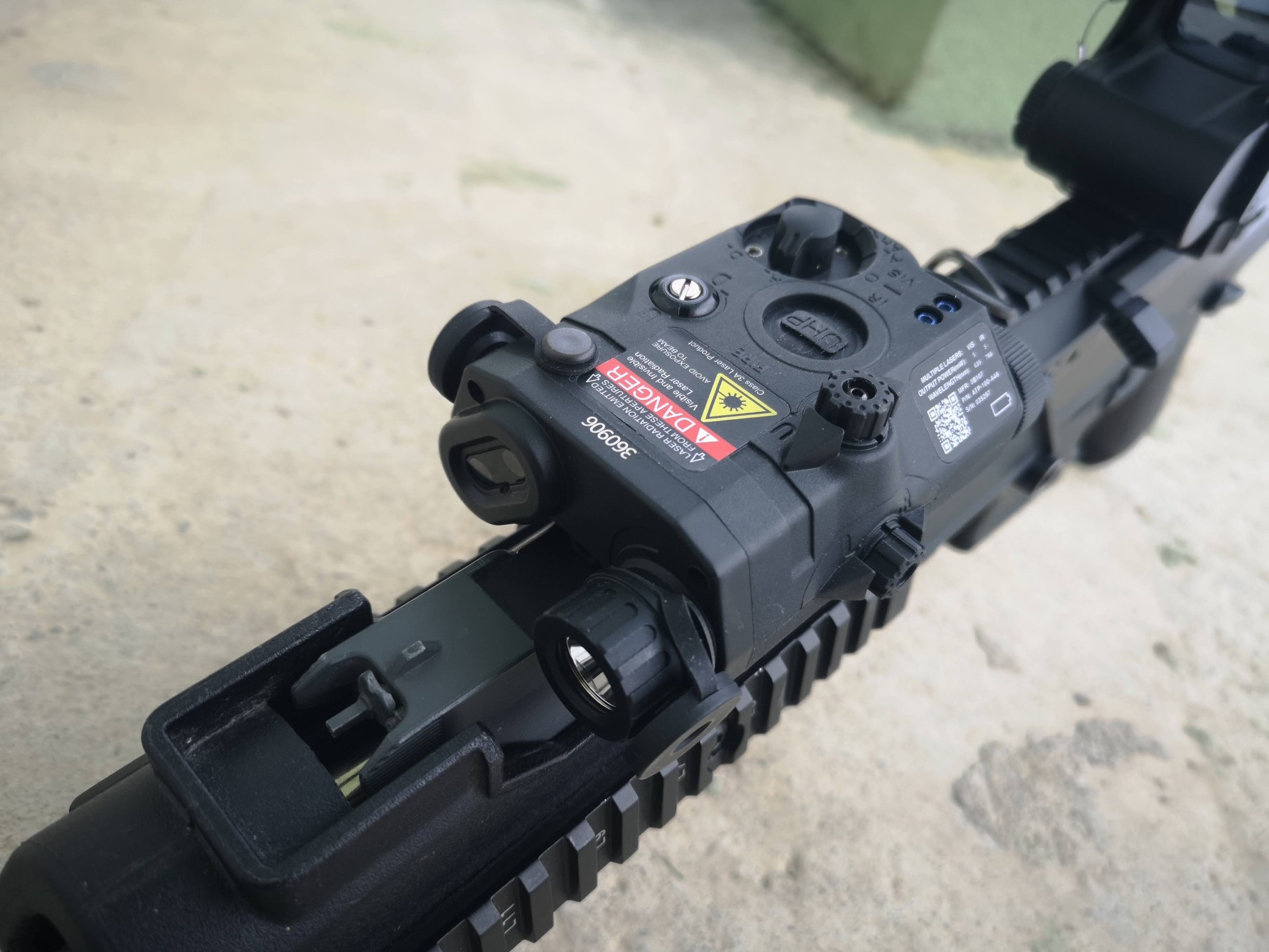 AN-PEQ 15 czerwony laser, latarka, IR od WADSN