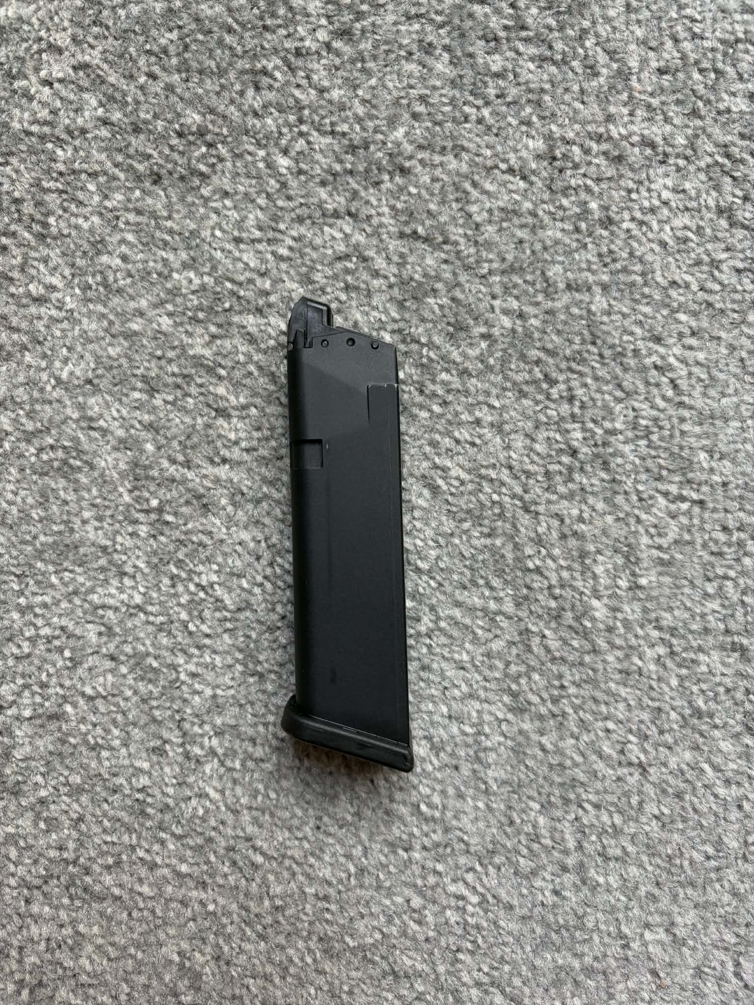 Zestaw ASG: Glock 17 Gen 4 (Green Gas / Blow-Back) + Akcesoria