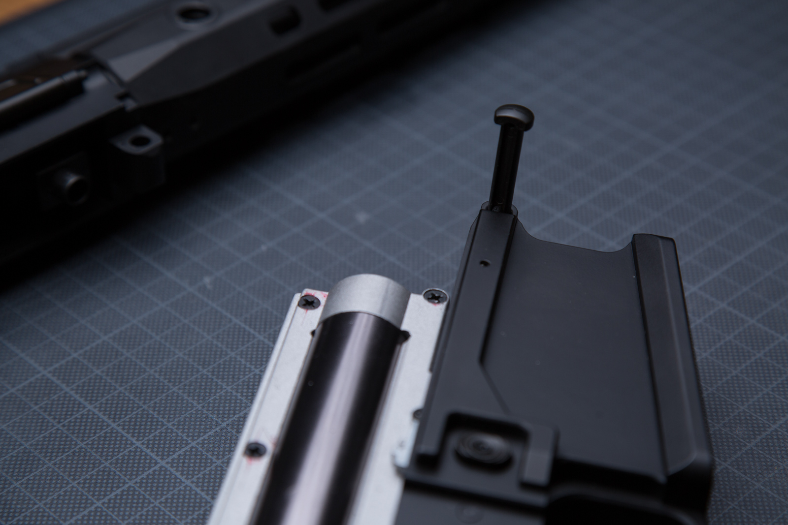 Cyma CM.098A - wewnątrz
