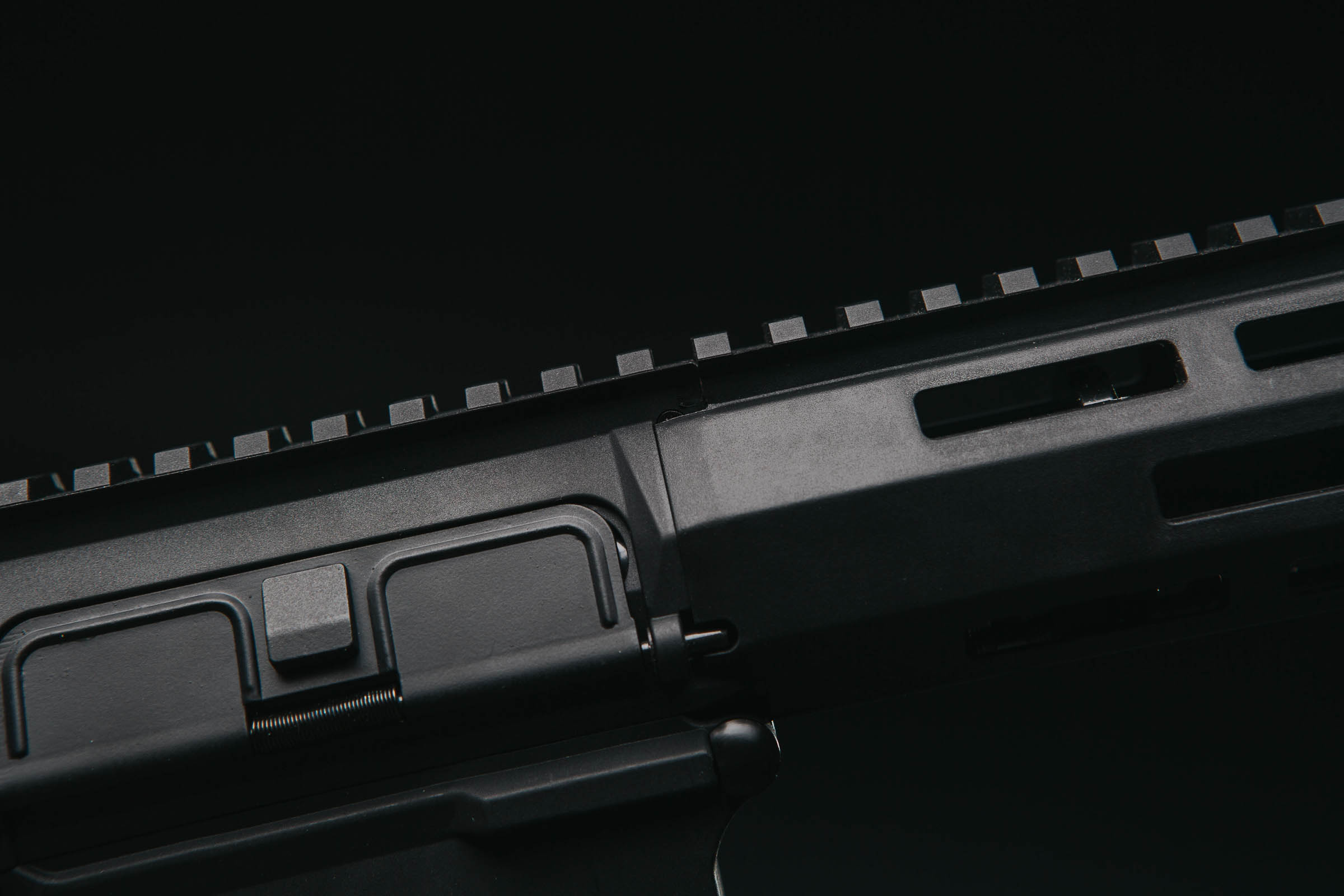 Double Eagle M904G Honey Badger z zewnątrz