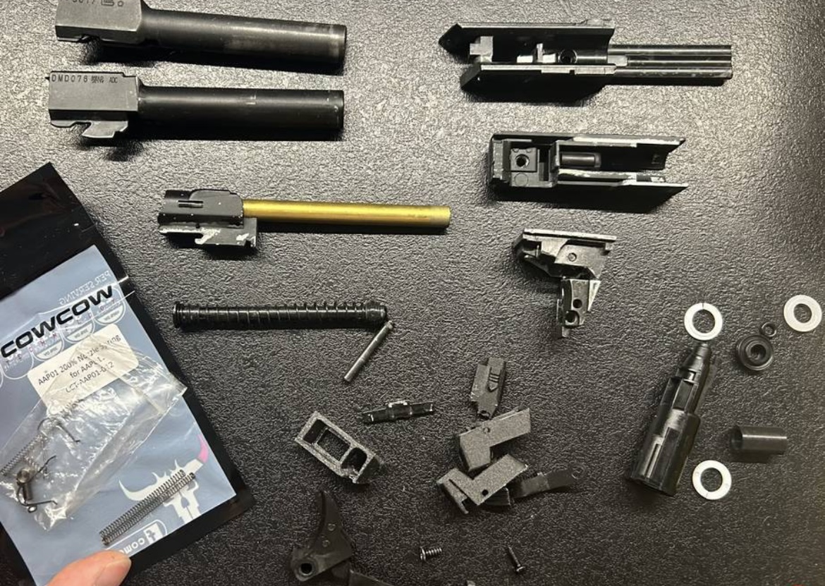 Pistolet Glock 17 GBB Tuning, masa części zapasowych