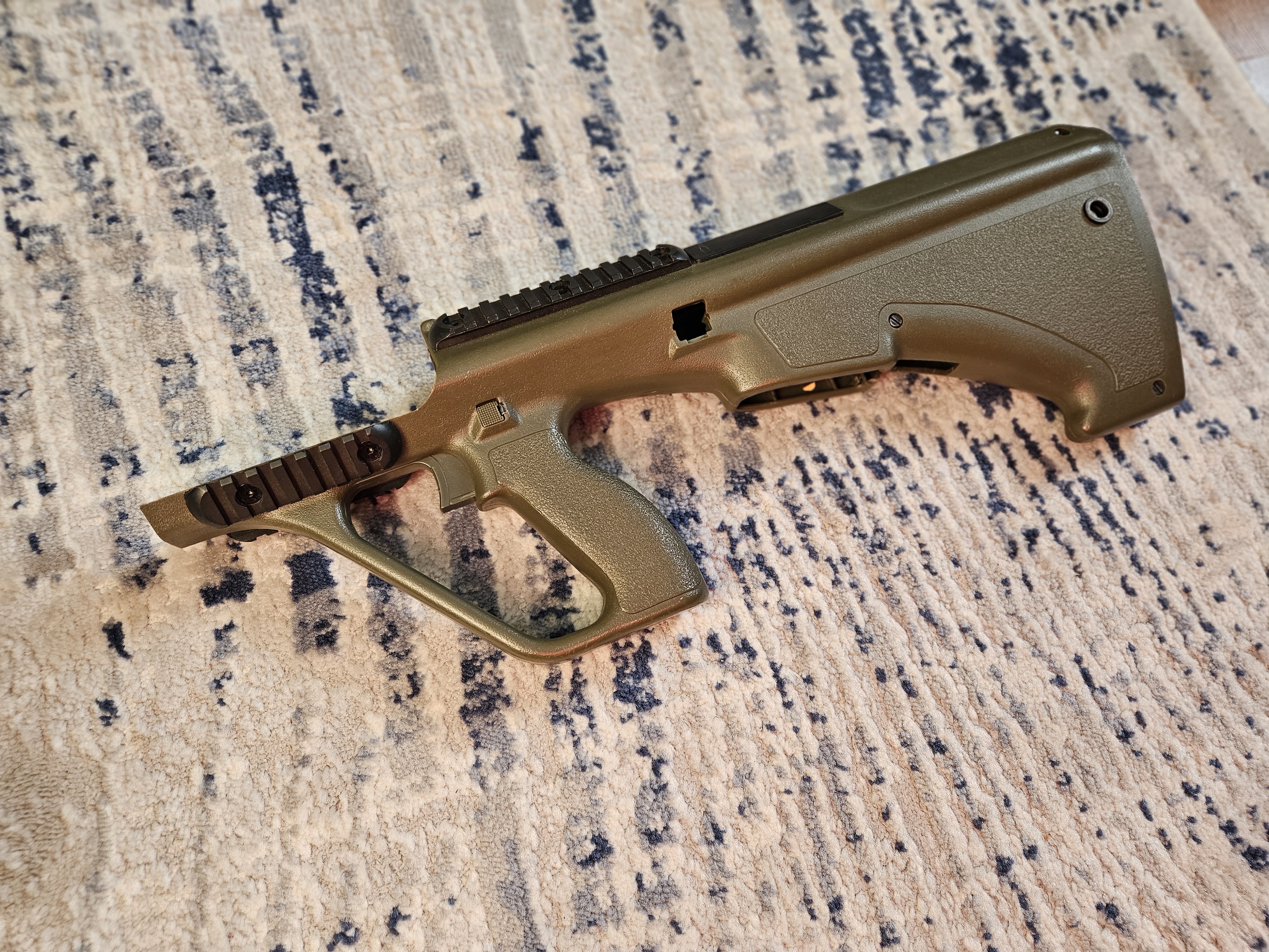 Korpus, body AUG GFC olive stan BDB
