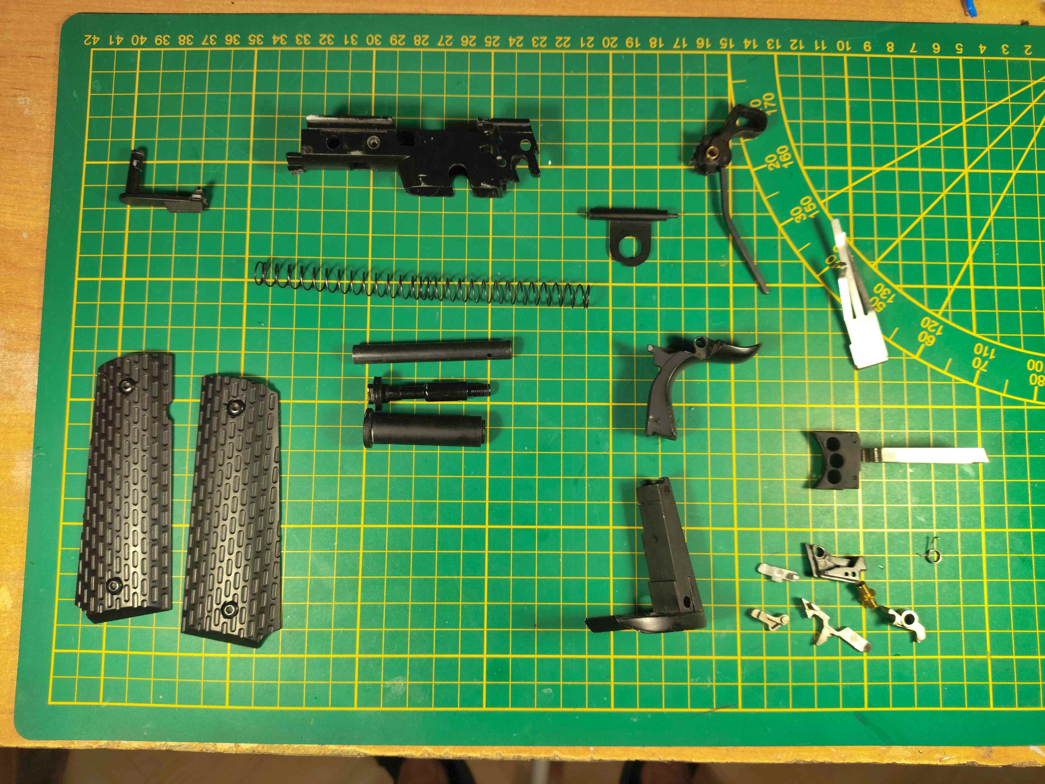 Części Army R28 Colt 1911