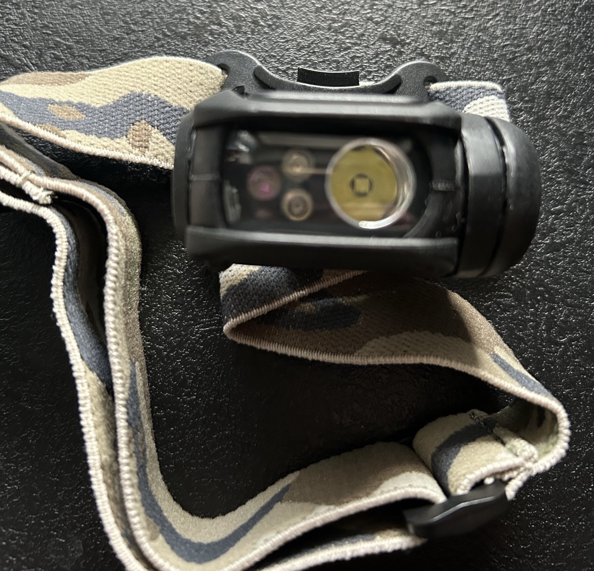 Latarka czołowa lub na hełm i czapkę cr123 z trybem IR NV