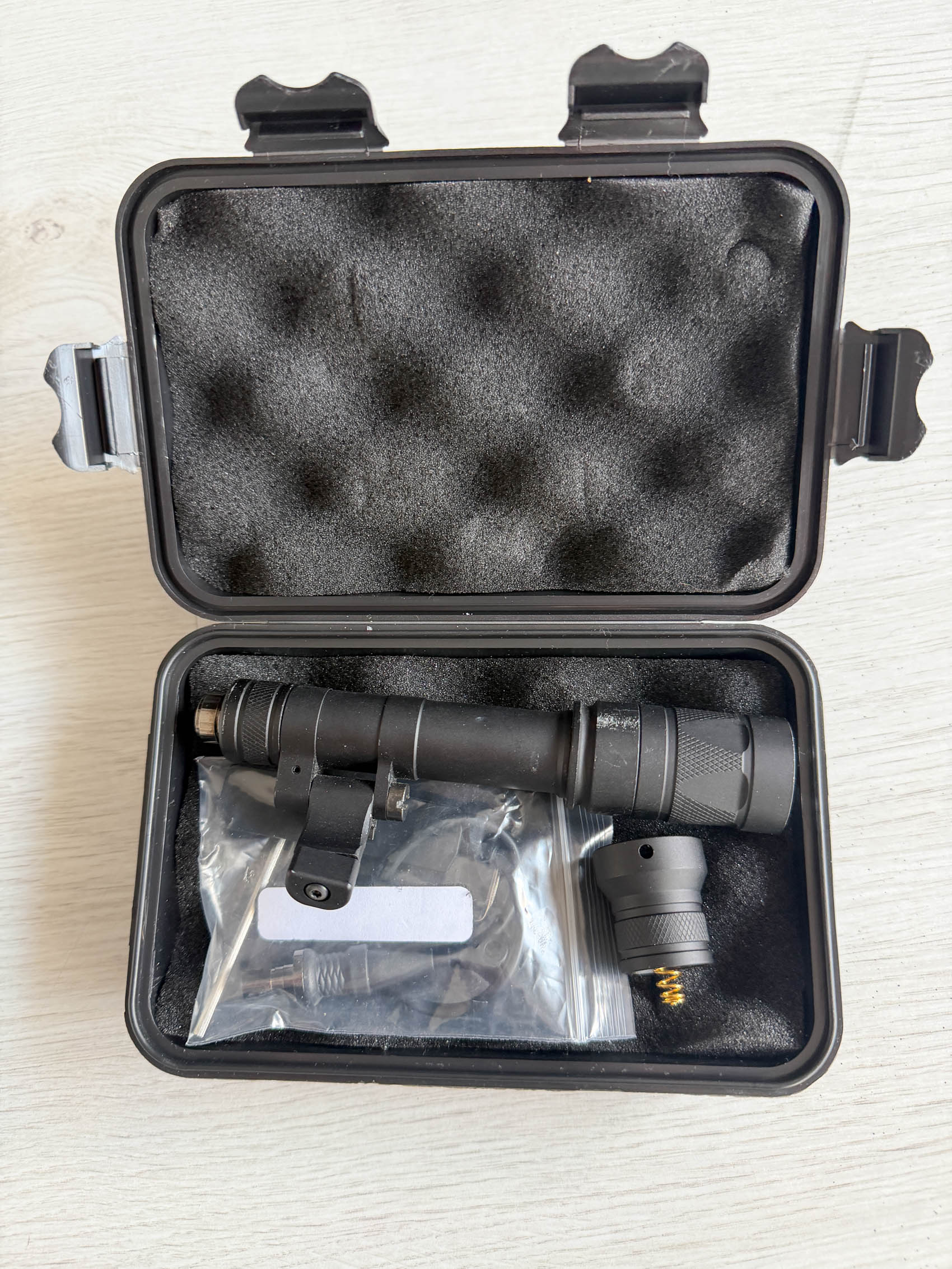 Latarka M640W Scout Light Pro Czarna RIS, Mlok WASDN