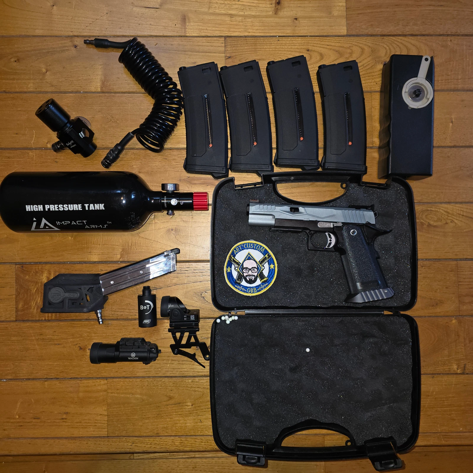 Hi-Capa Tokyo Marui Art Custom poziom 2 i akcesoria