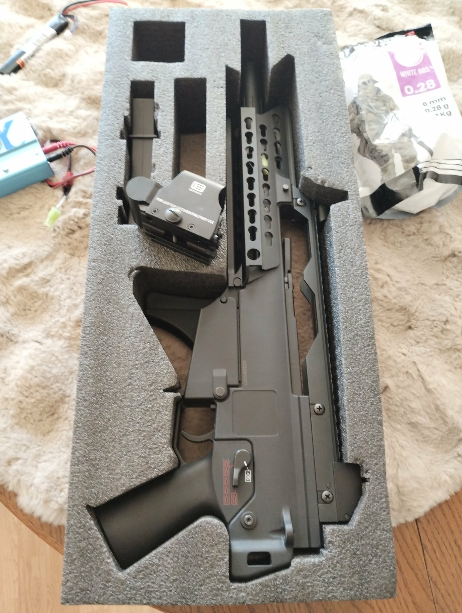 G36C M4 AEG + osprzęt (LiPo, ładowarka, mag, tłumik) – gotowy zestaw