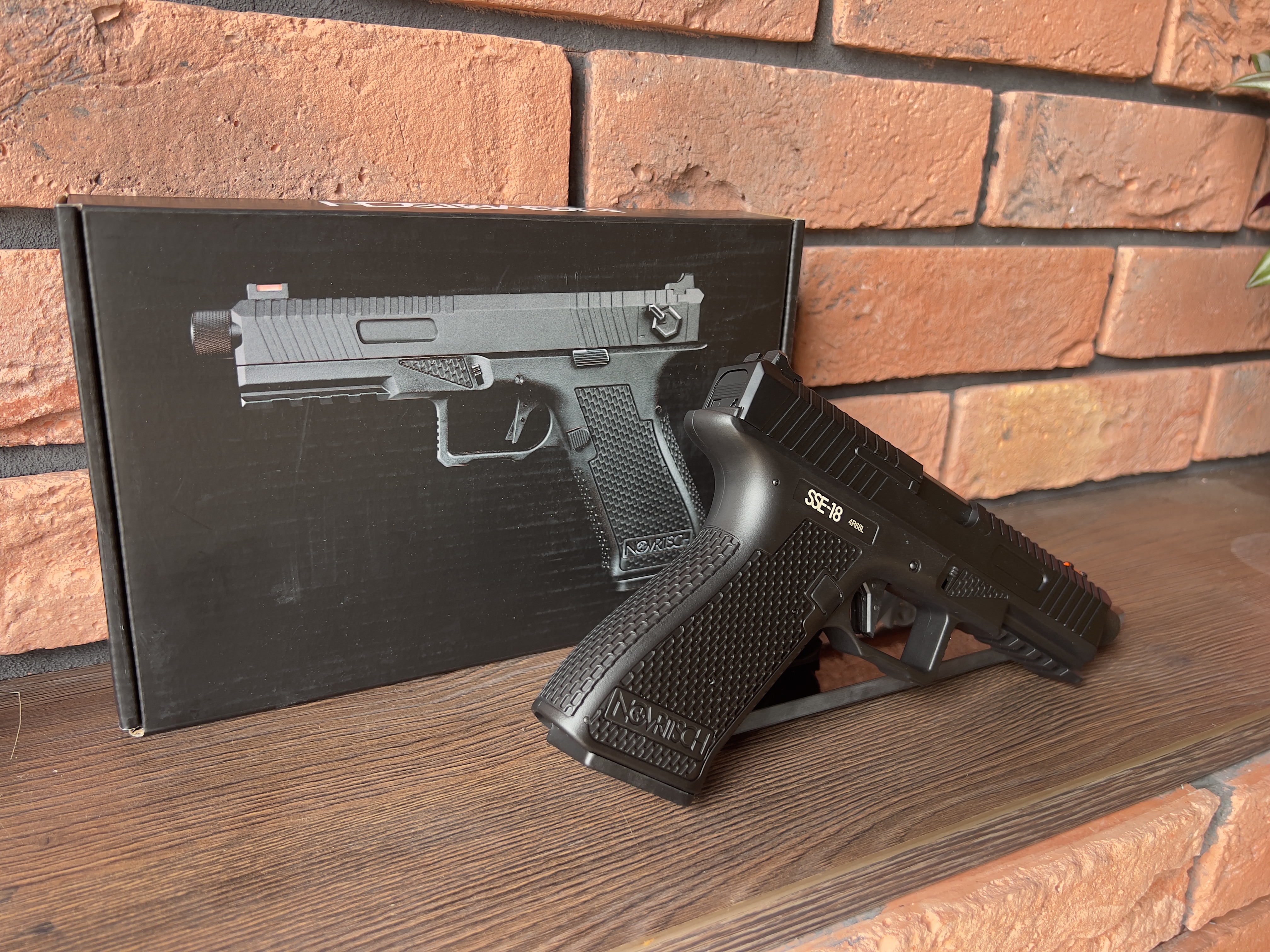 Pistolet Novritsch SSE18