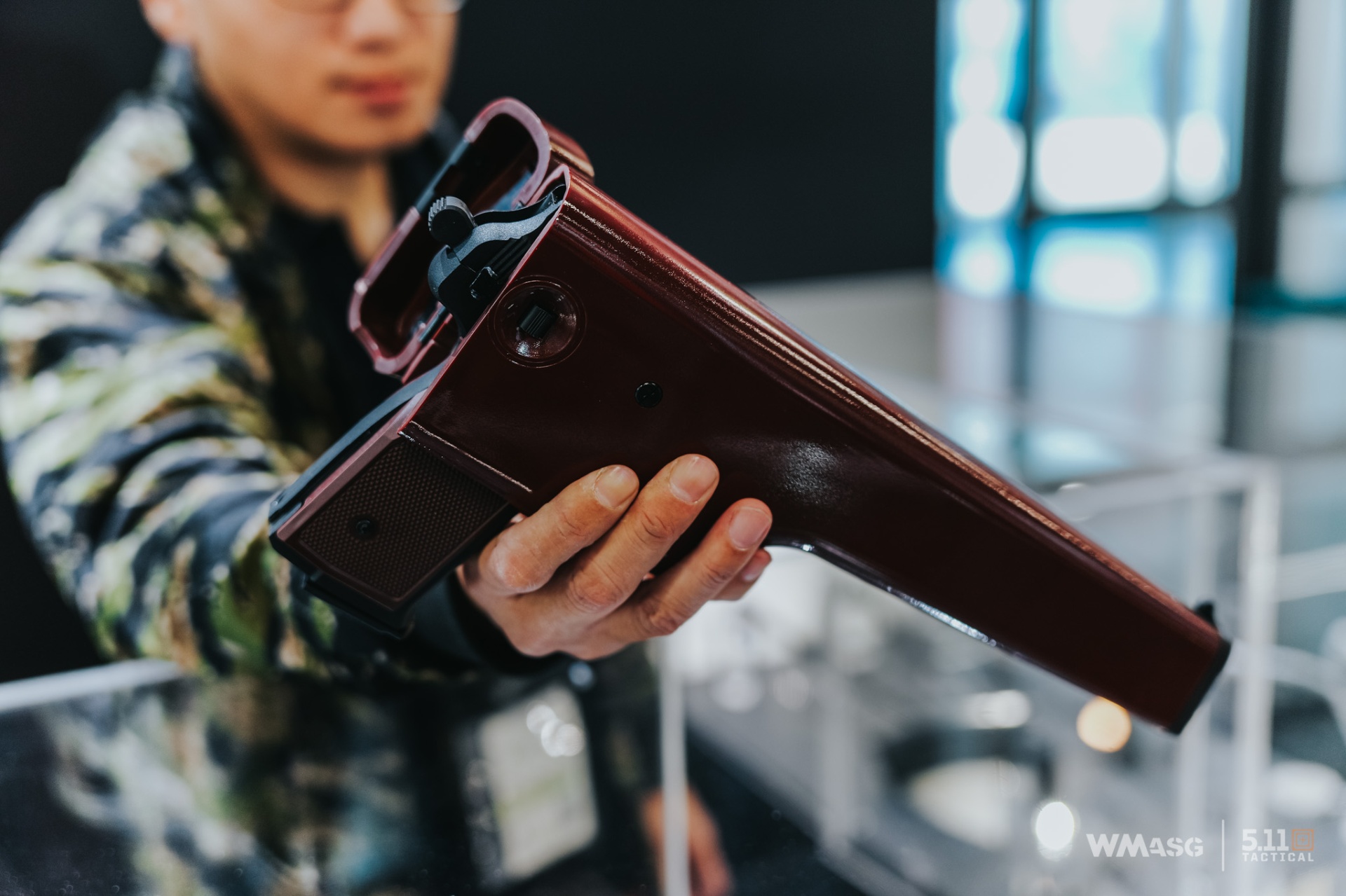 Nowy prototyp repliki Vega Force Company na targach IWA 2023