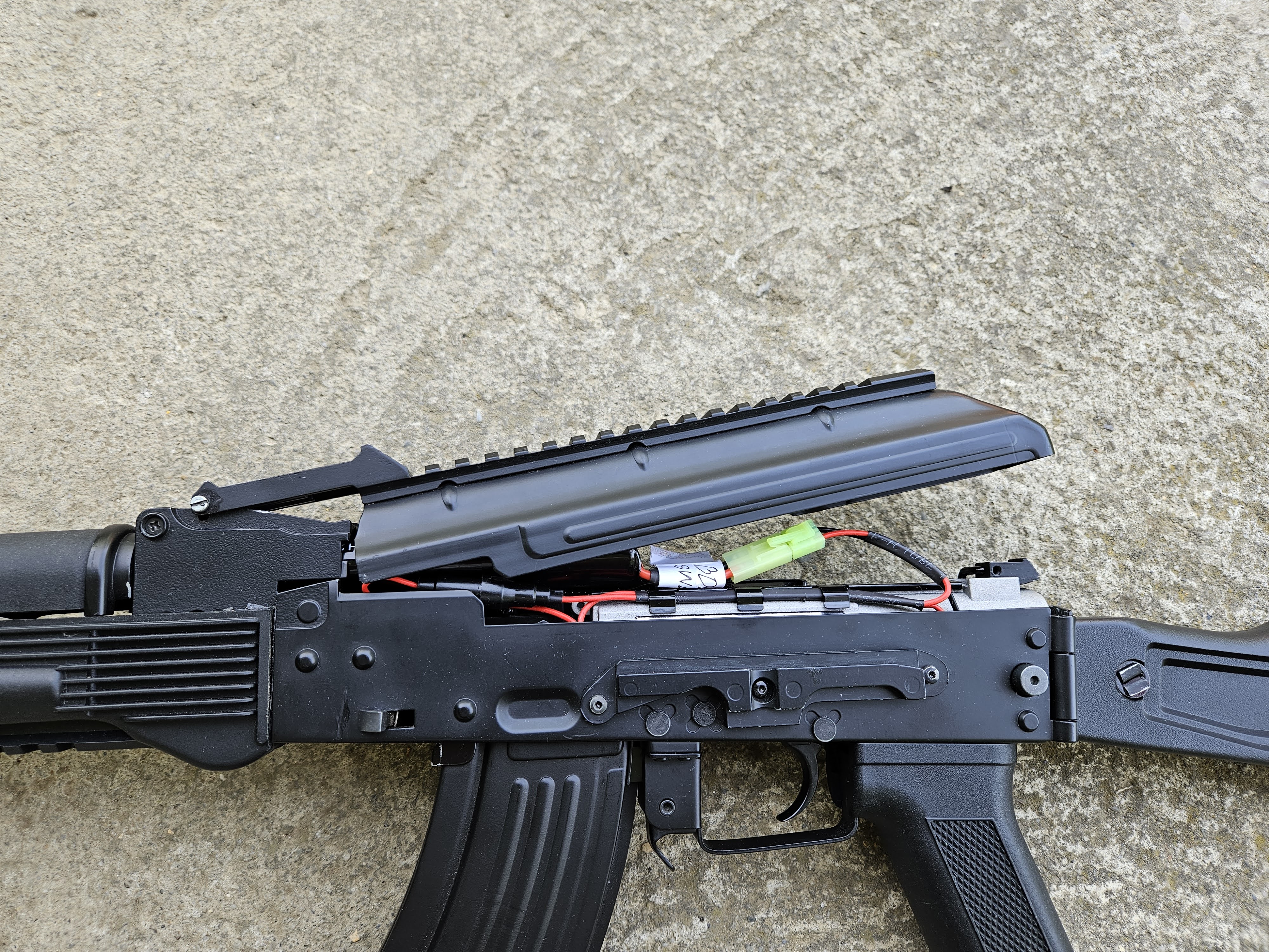 Pokrywa zamka dekiel z szyną 22mm do AK CYMA