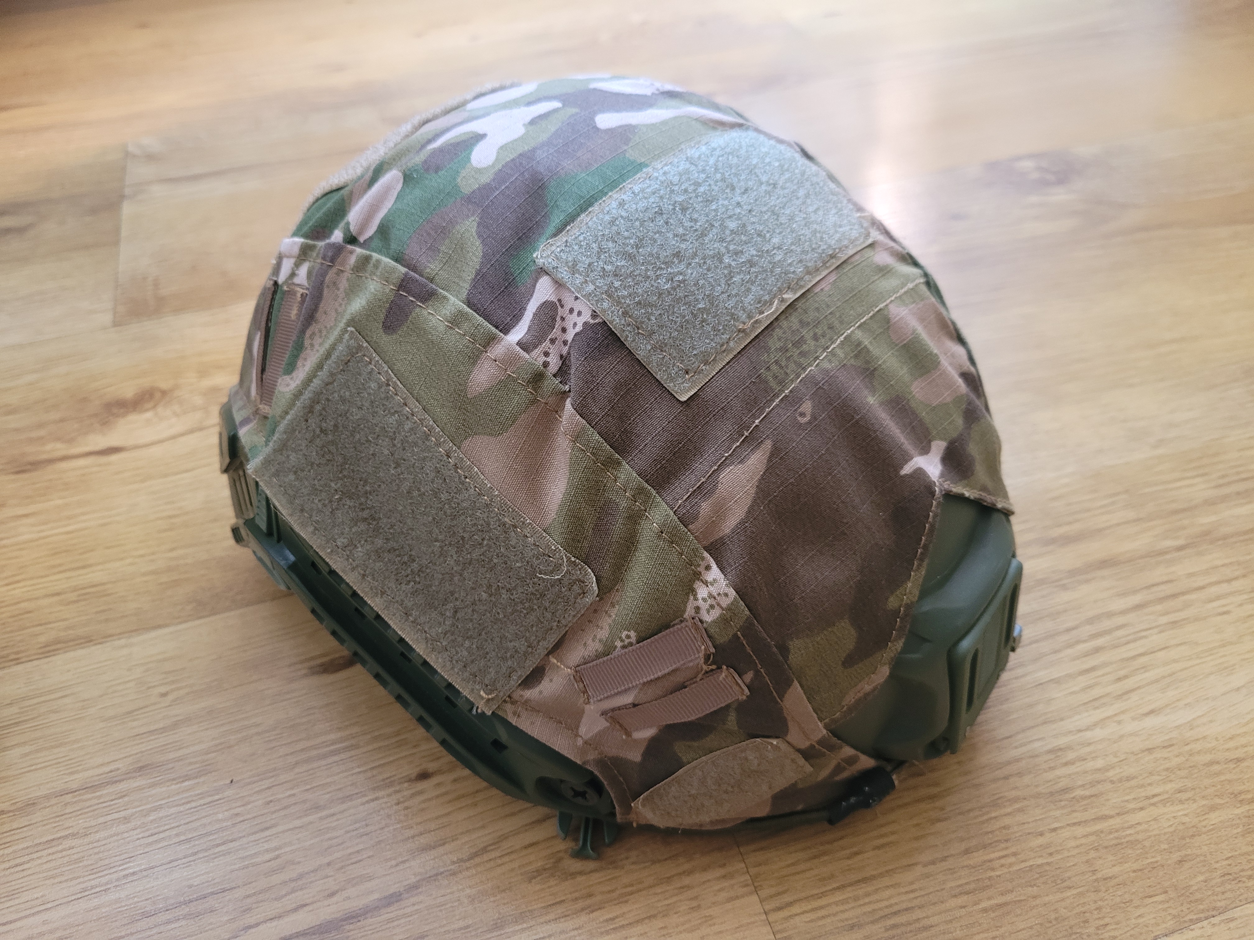 hełm ultimate tactical