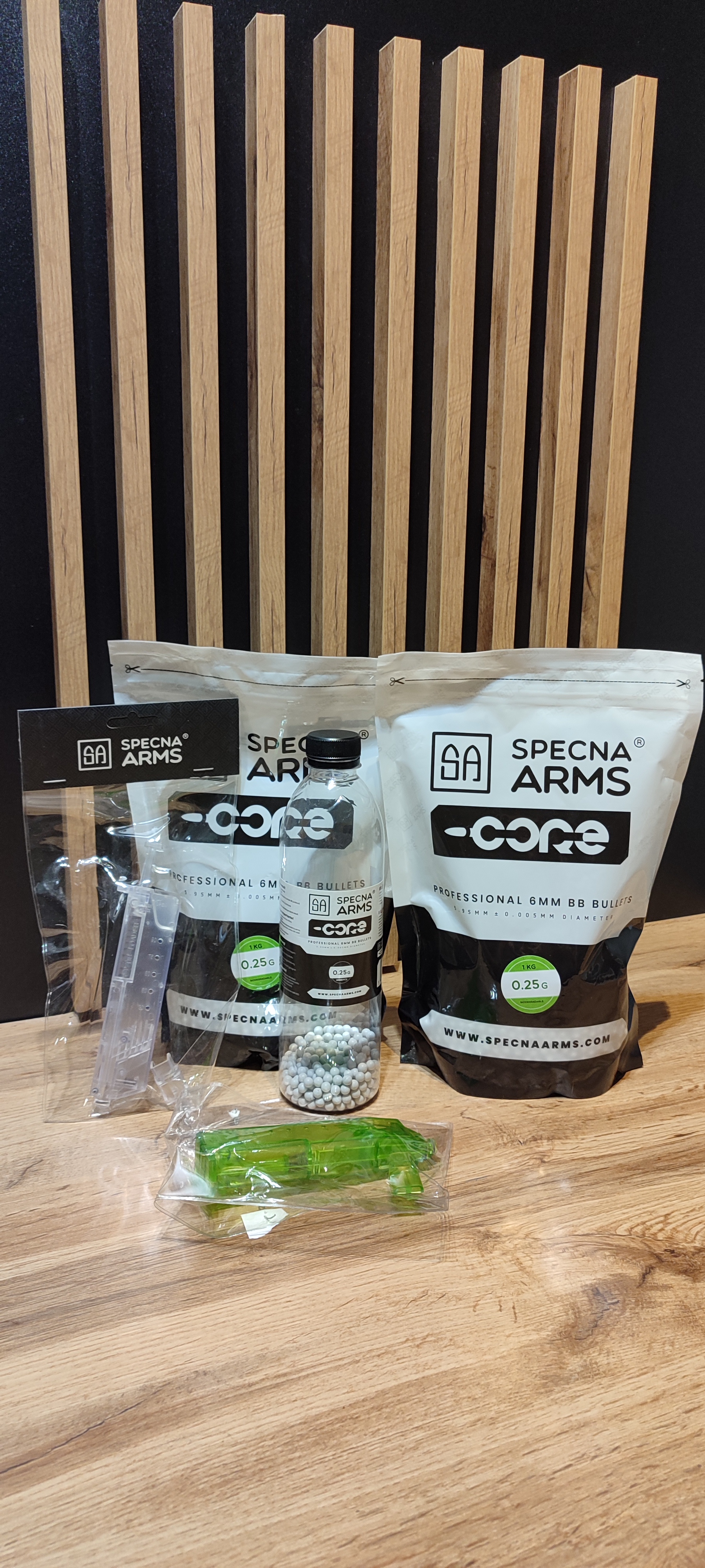Zestaw Airsoft Specna Arms X-Series + 5x Magazynek (4 nowe S-Mag) + 2x Aku LiPo + Ładowarka + 2.5kg Kulek Bio