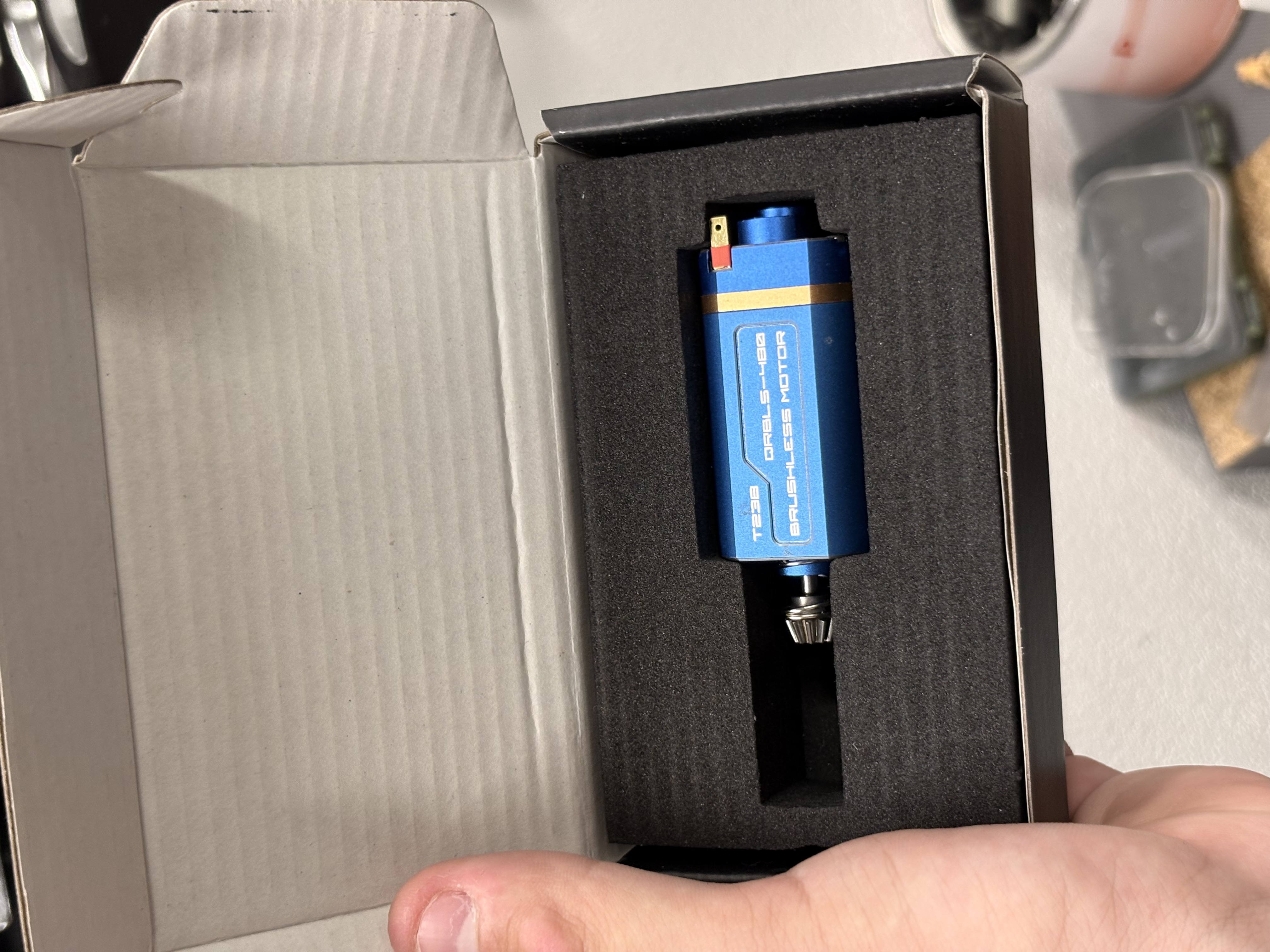 T238 Bezszczotka 28k Krotka