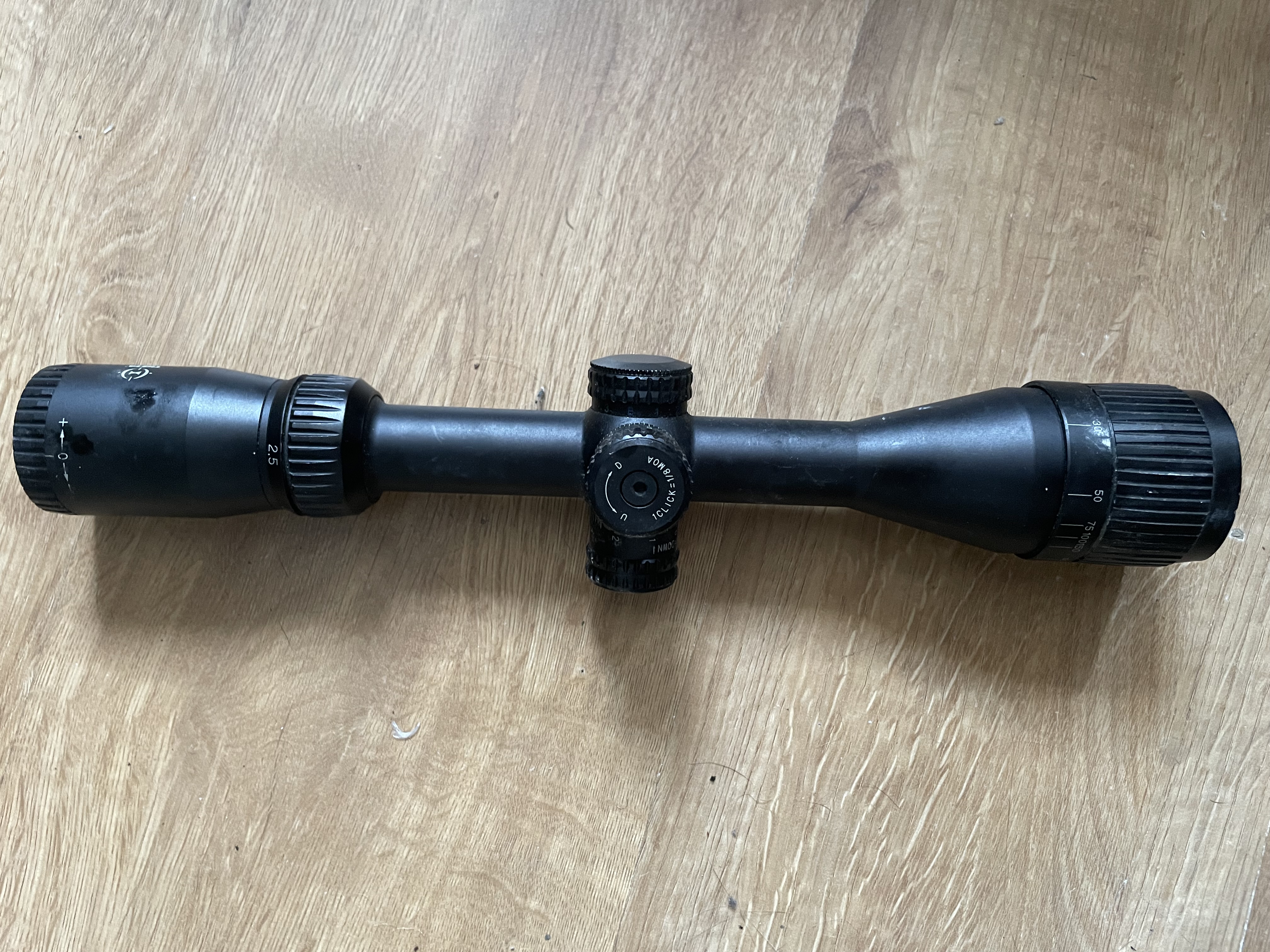 Luneta Theta Optics 2.5-10x40AOE - Podświetlana / AO / Bez montażu