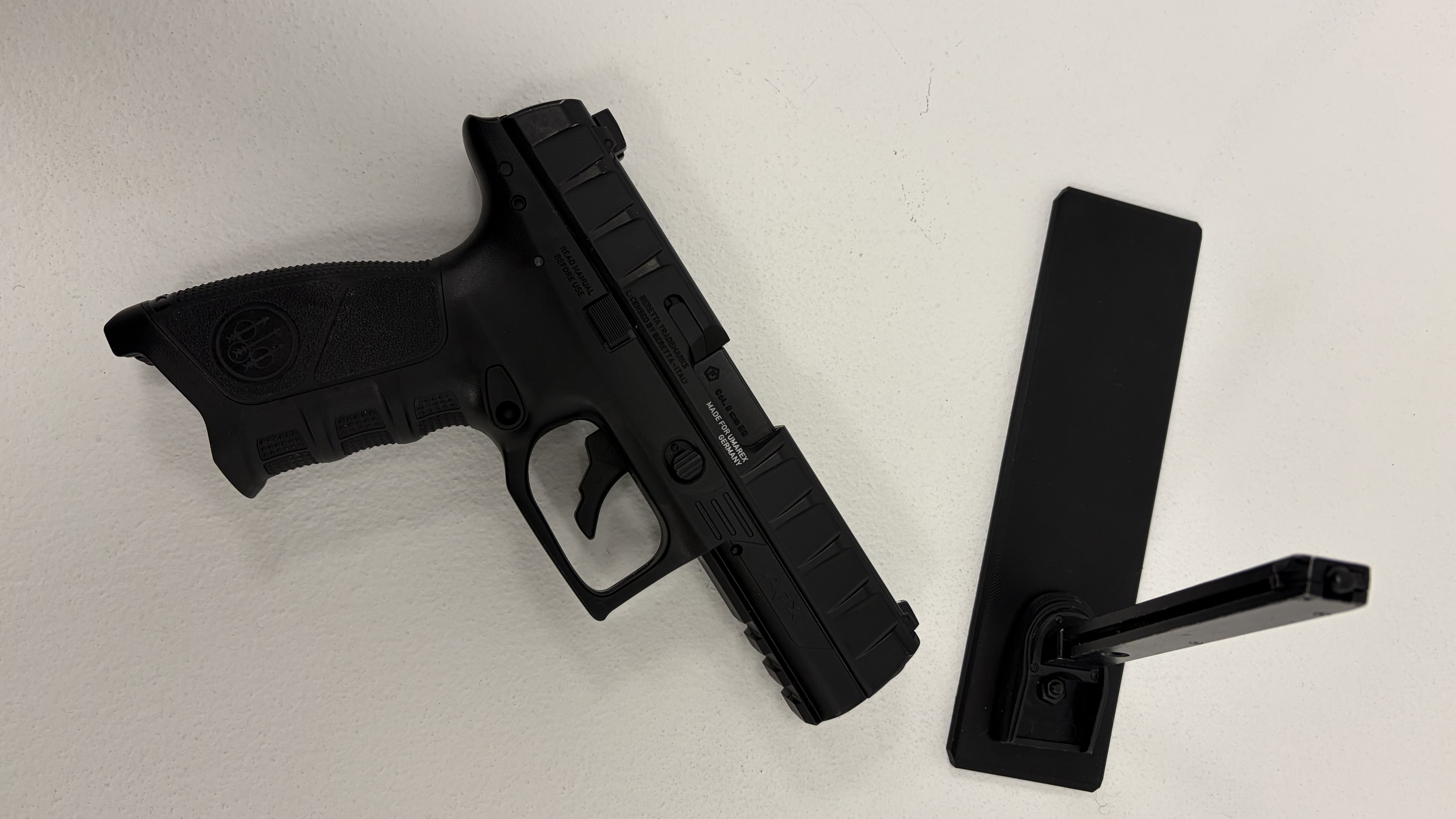 Replika airsfot pistolet GBB Beretta APX Umarex