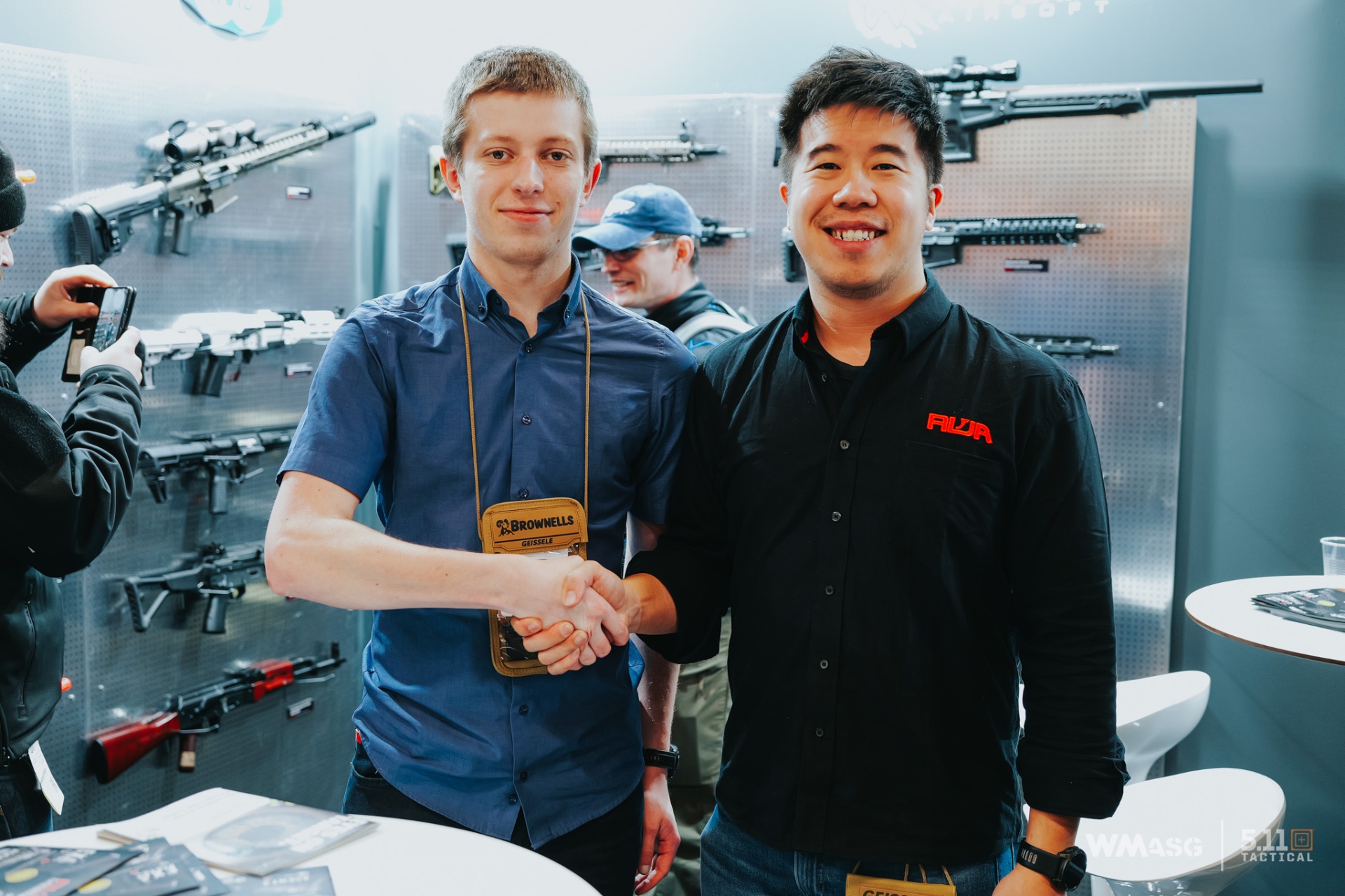 Red Wolf Airsoft z licencjonowanymi produktami własnej produkcji.