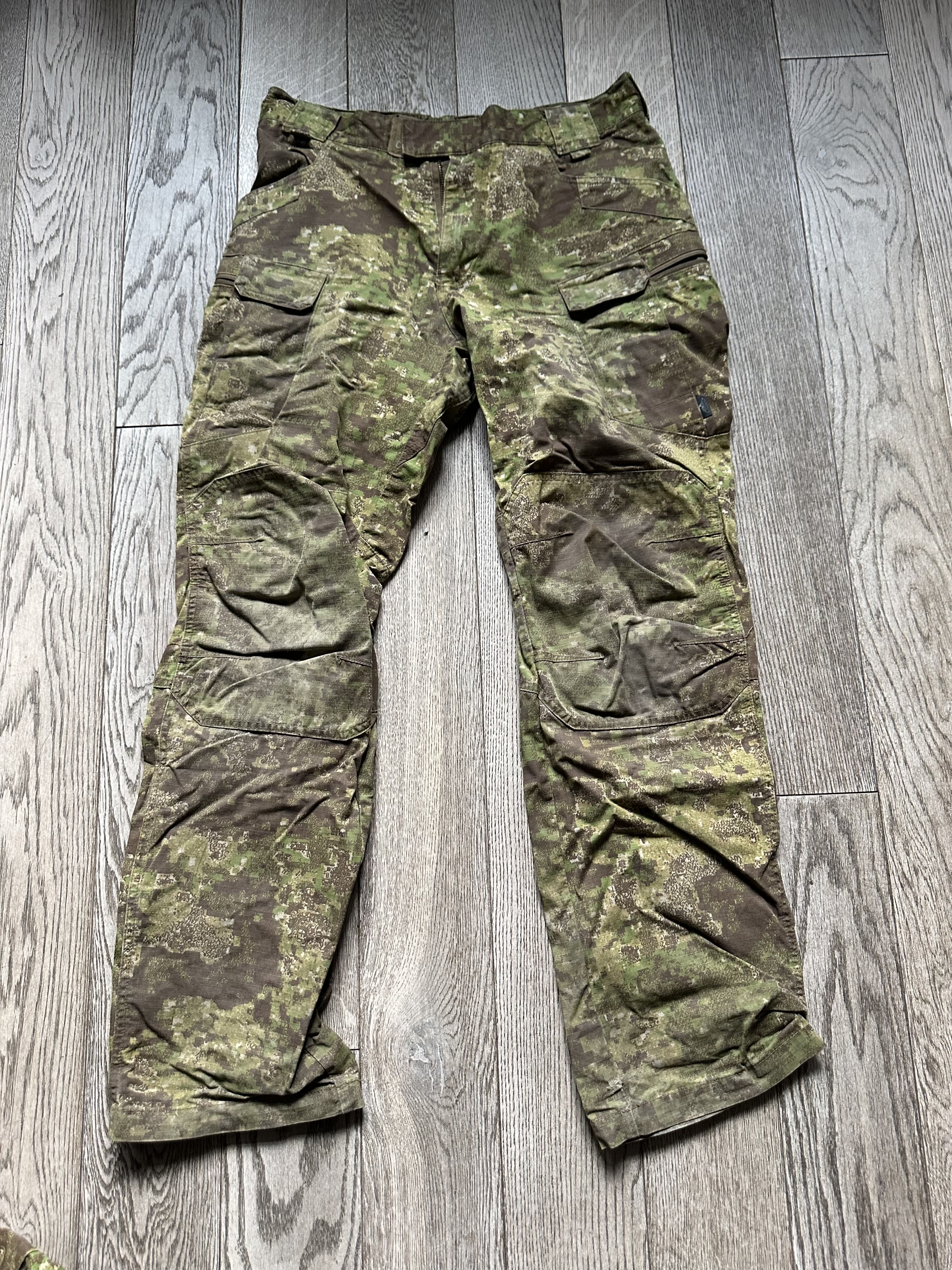 Spodnie Helikon UTP Pencott Greenzone – Rozmiar: M-Regular